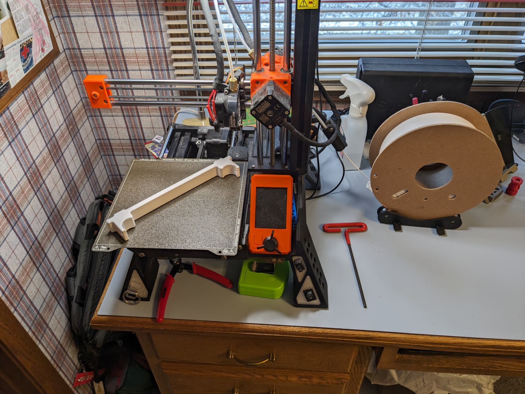 Rack for filament spools in ezstorage 18L boxes