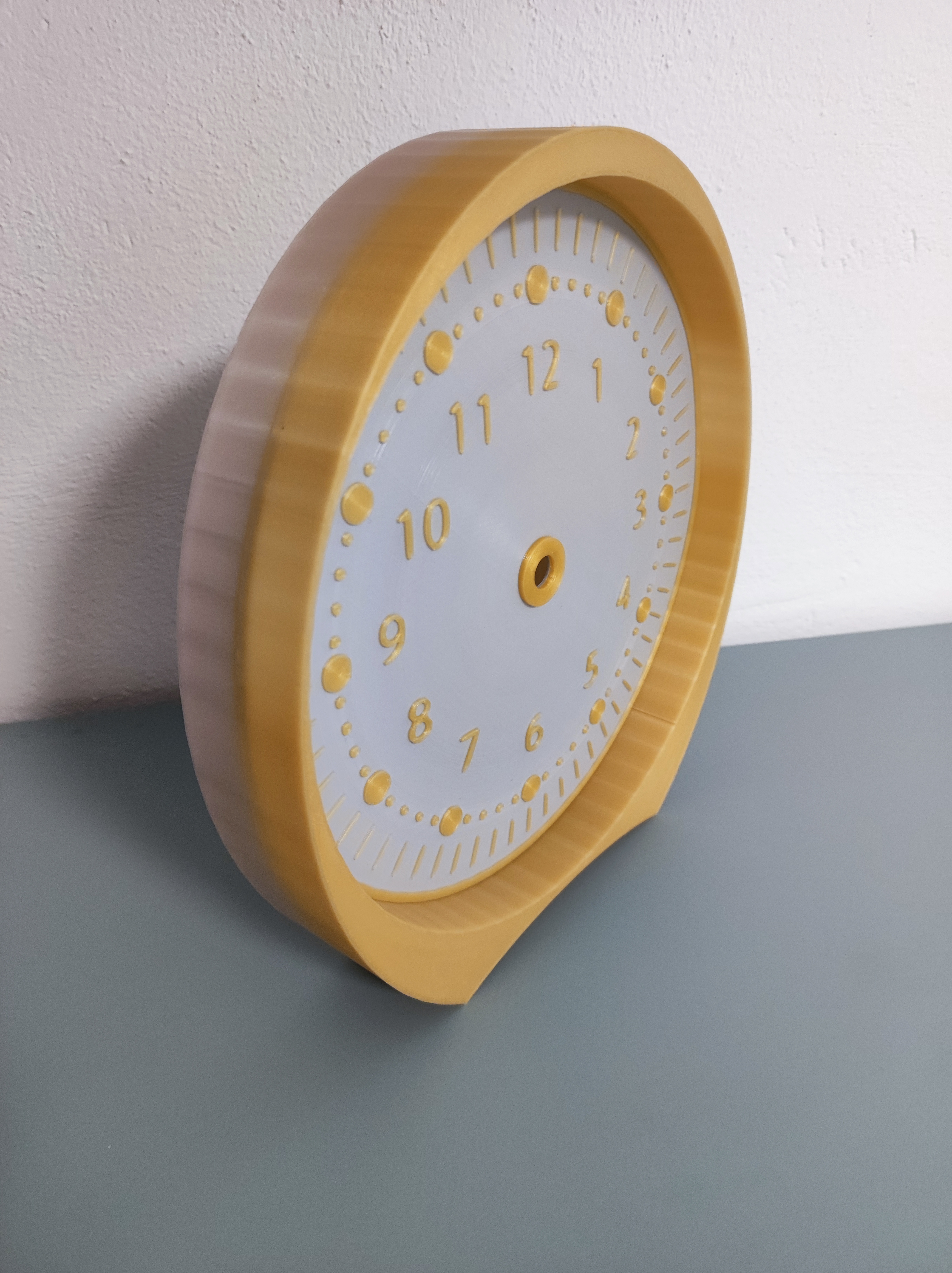 Miniatura 8 do modelo 3D Round table clock for 20 cm dial