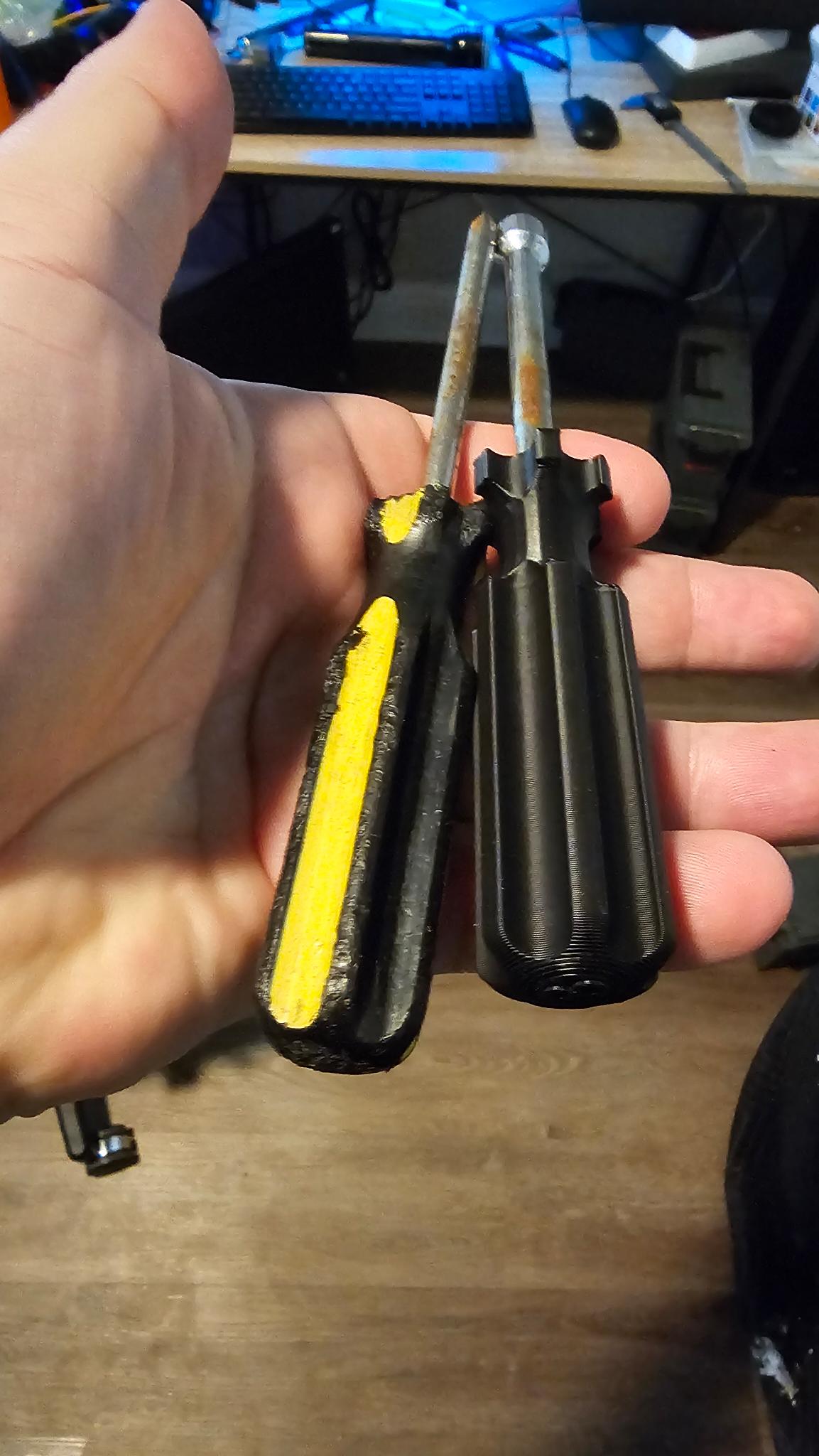 Miniatura 2 do modelo 3D Screw Driver Handle