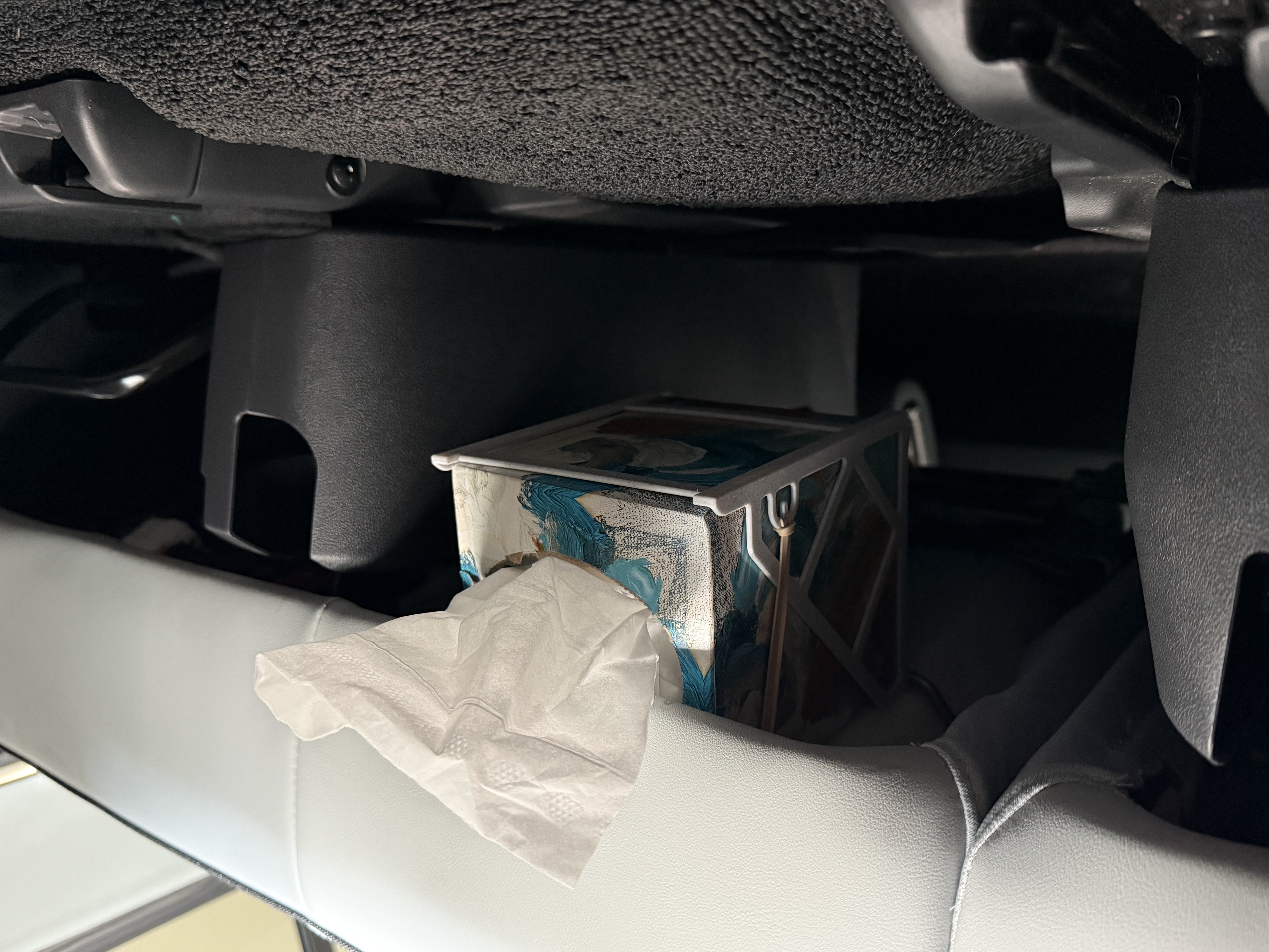 Rivian R1S 2nd Row Tissue Holder
