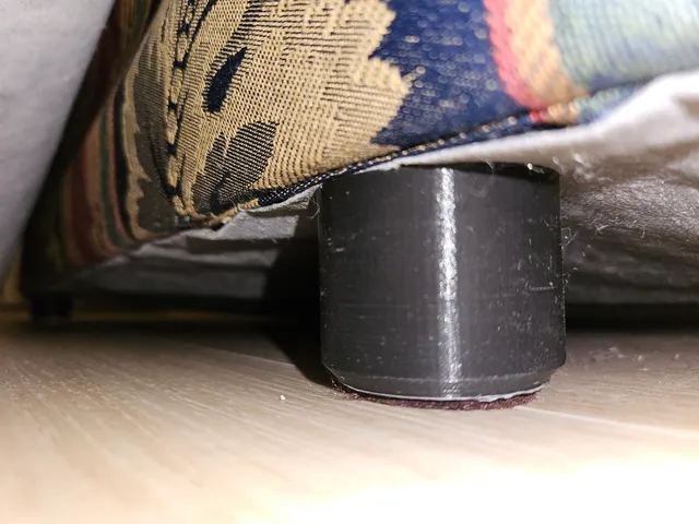 Basic round press in sofa leg