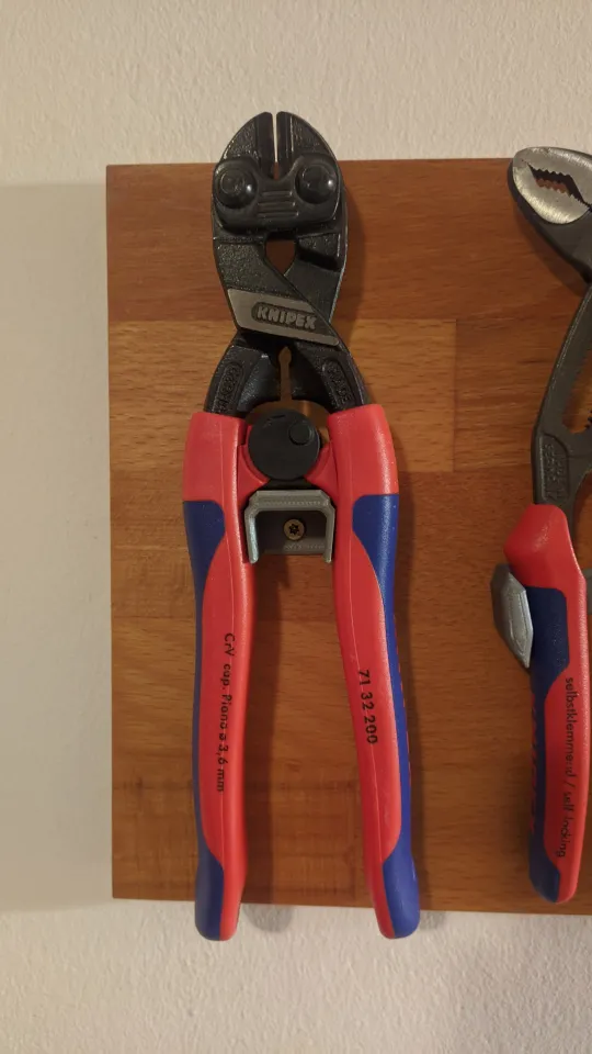 Knipex wall mount Type 3 for piano wire cutter by | Download free STL Printables.com