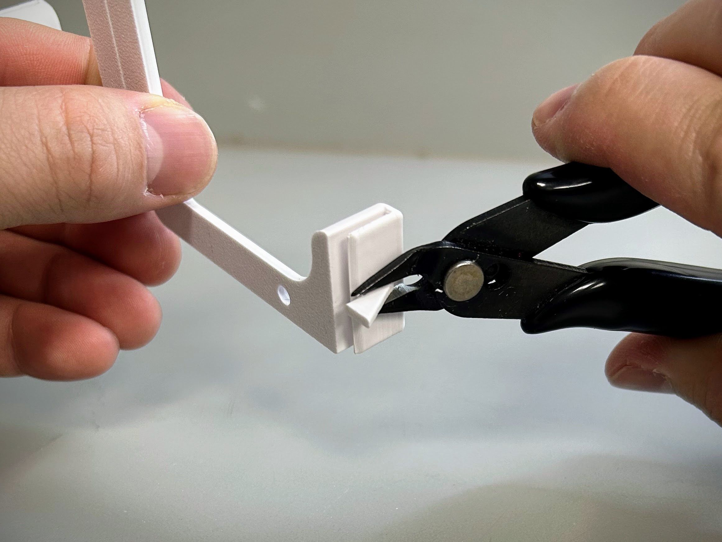 Miniatura 5 do modelo 3D Strong Ceiling Grid Hooks