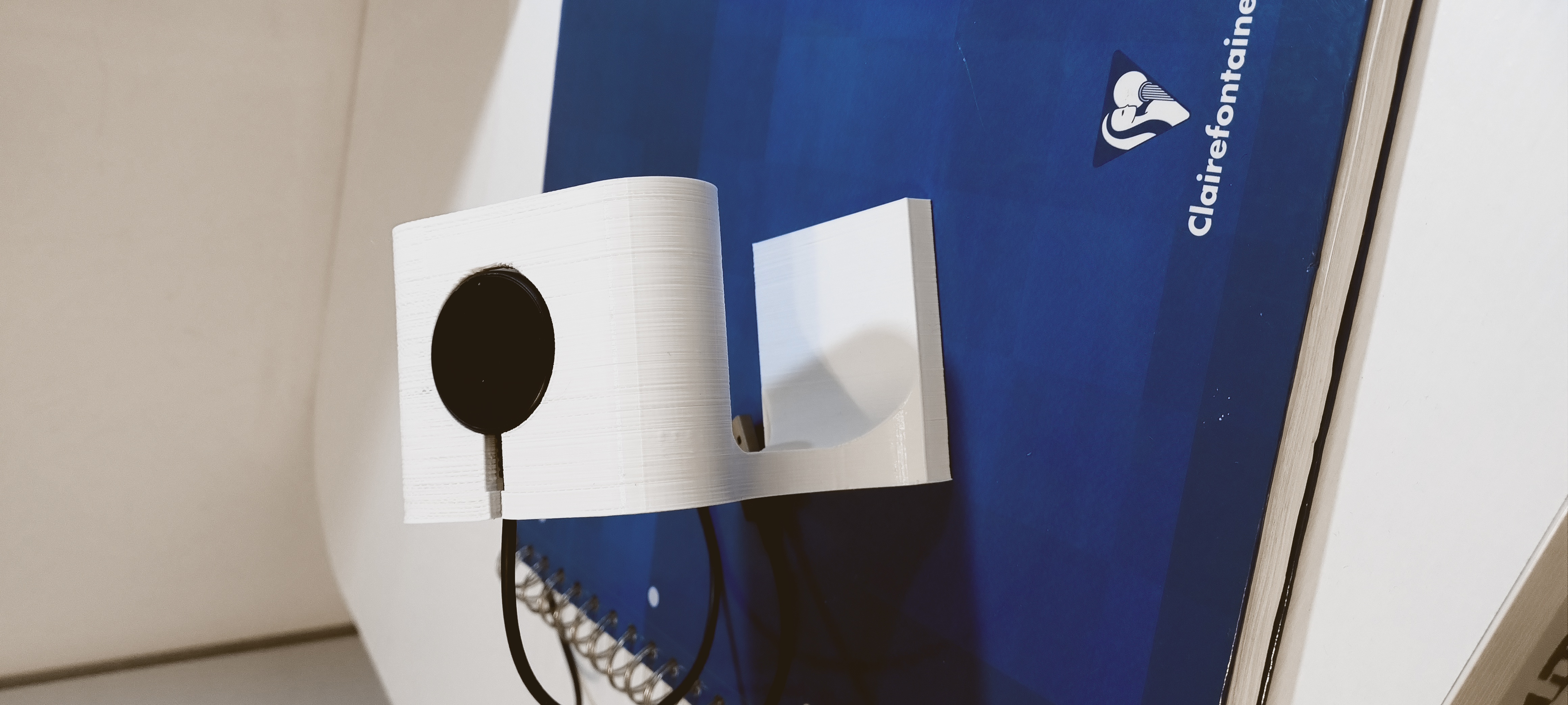 Samsung_Galaxy_stand_holder_and_charger