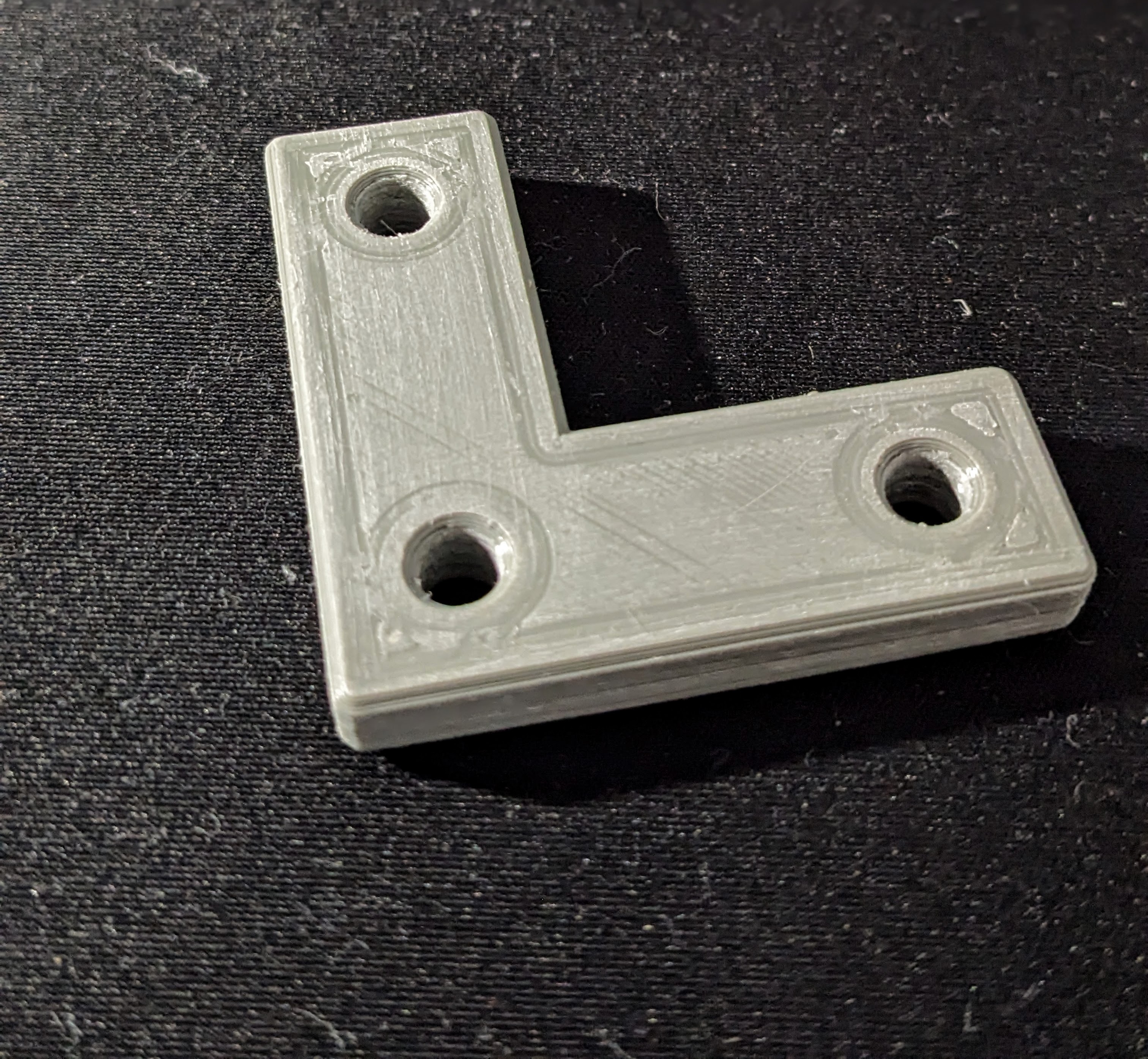 Miniatura 2 do modelo 3D Flat Angle L Bracket with Holes