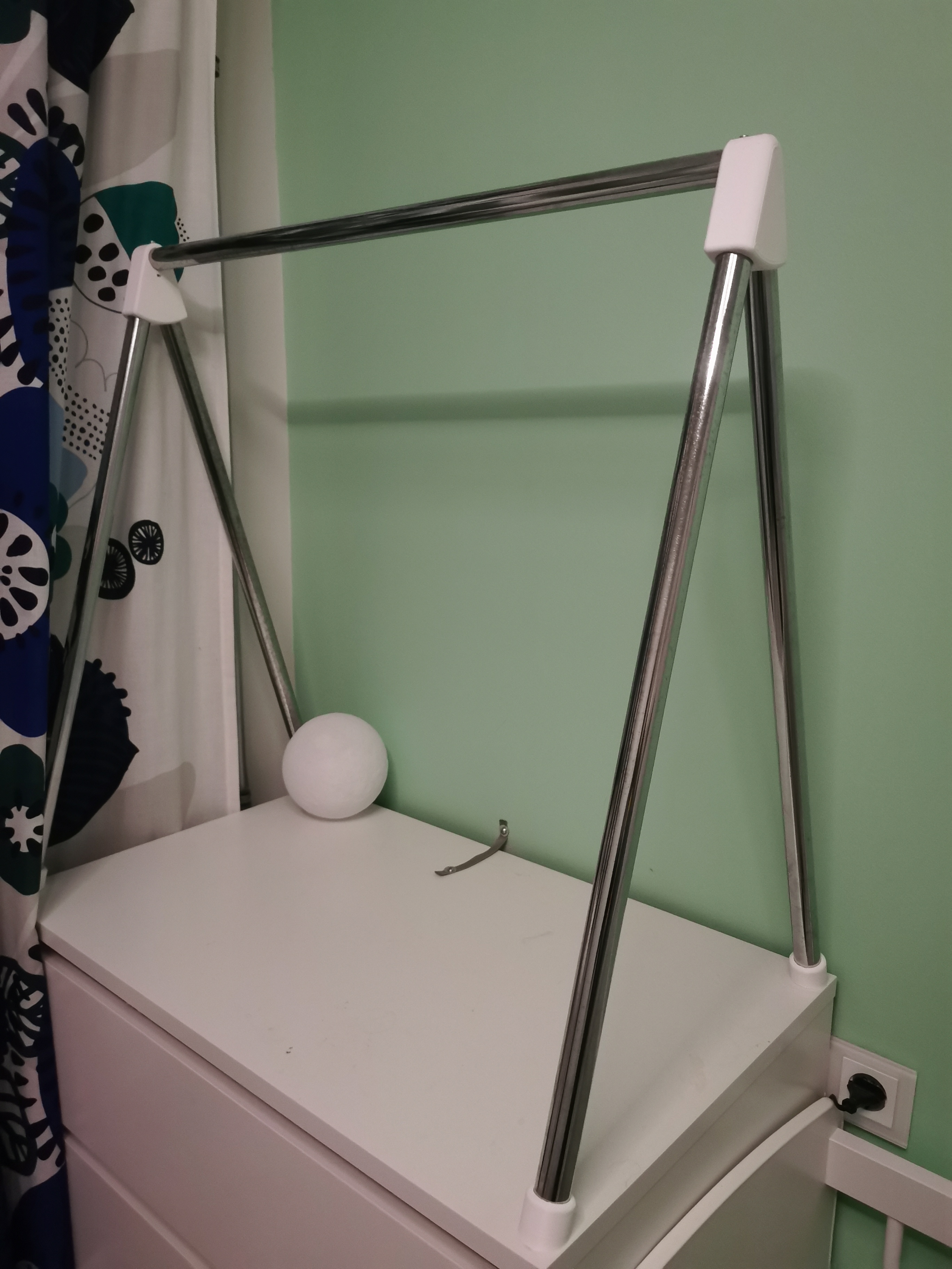 Clothes hanger stand