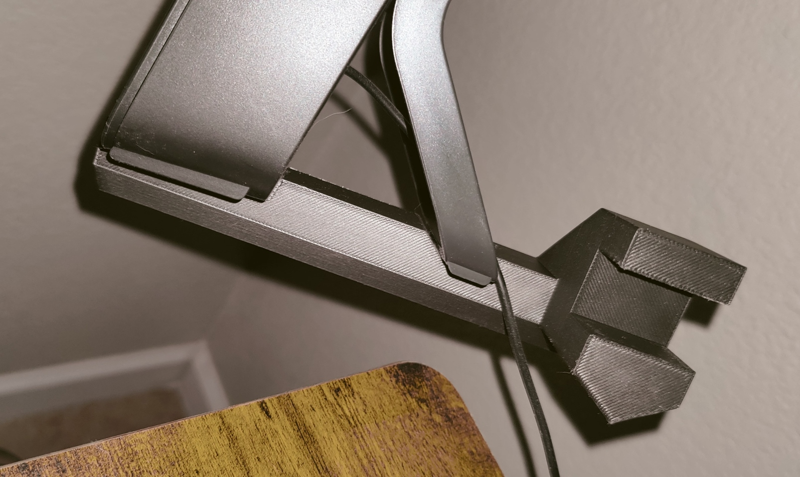 Simple Desk Mount for Logitech - Z207 Speakers