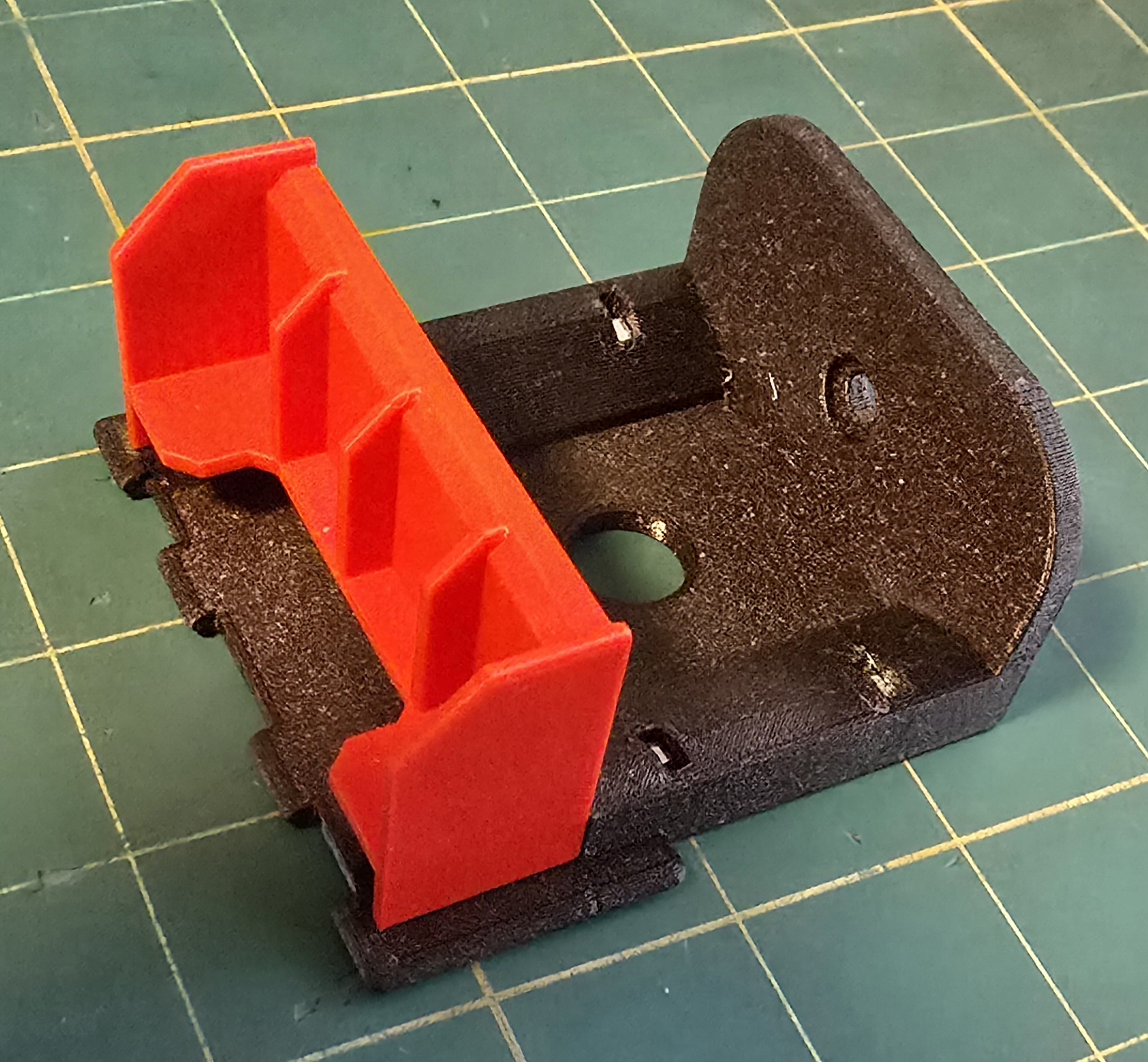 Martin's SG-1 Stargate model - Merges 3 out of 4 elements of the Wall mounts created by Spradlinb