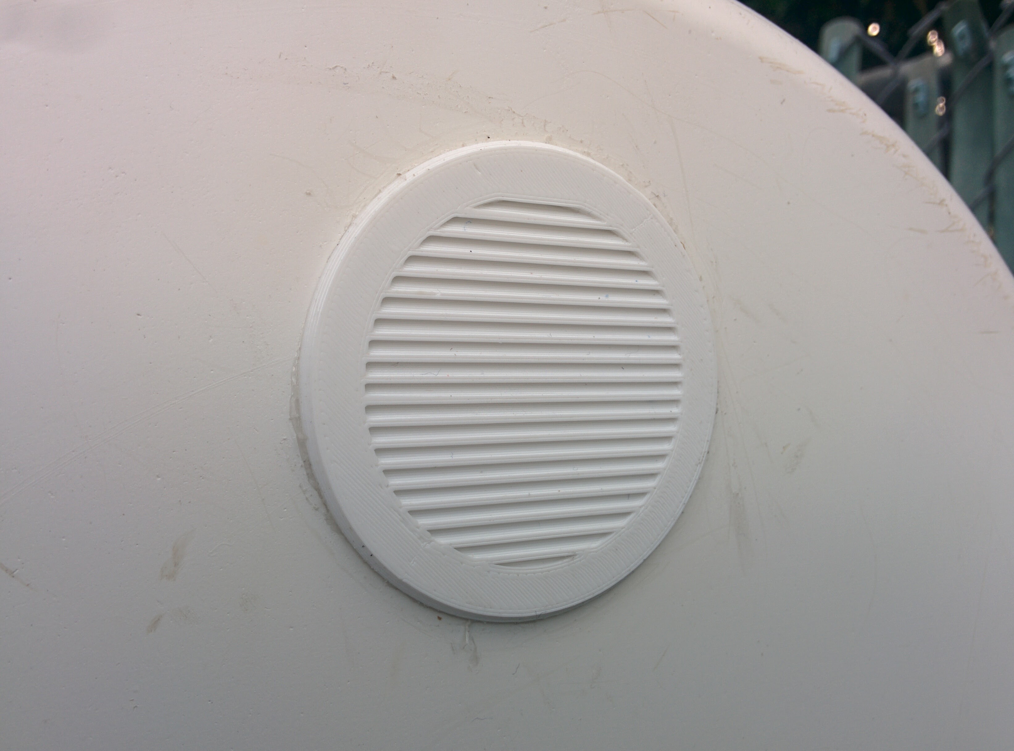 Small ventilation grille with filter