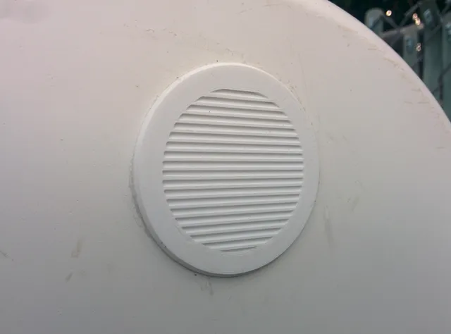 Small ventilation grille with filter