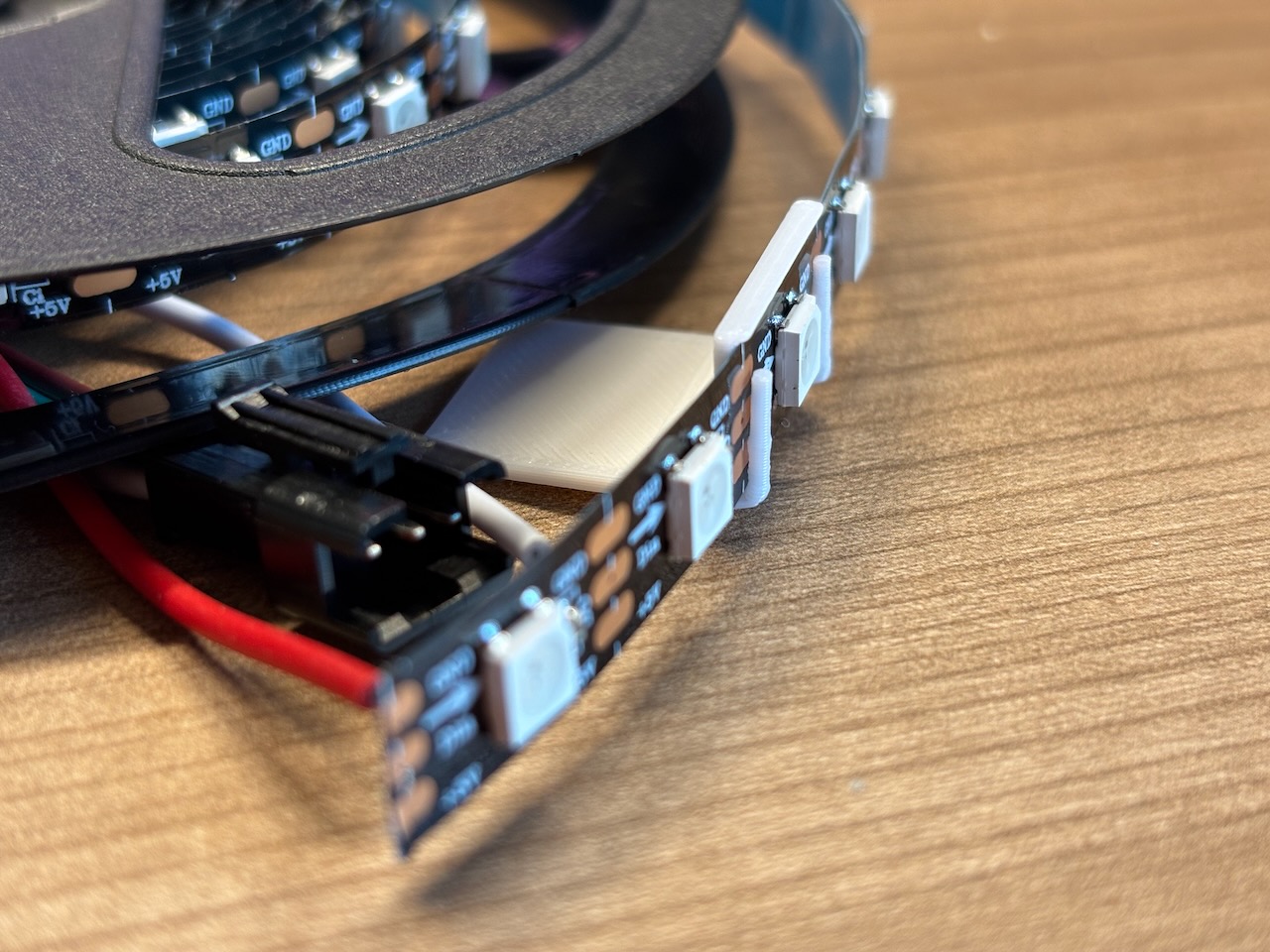 Miniatura 4 do modelo 3D LED strip holder