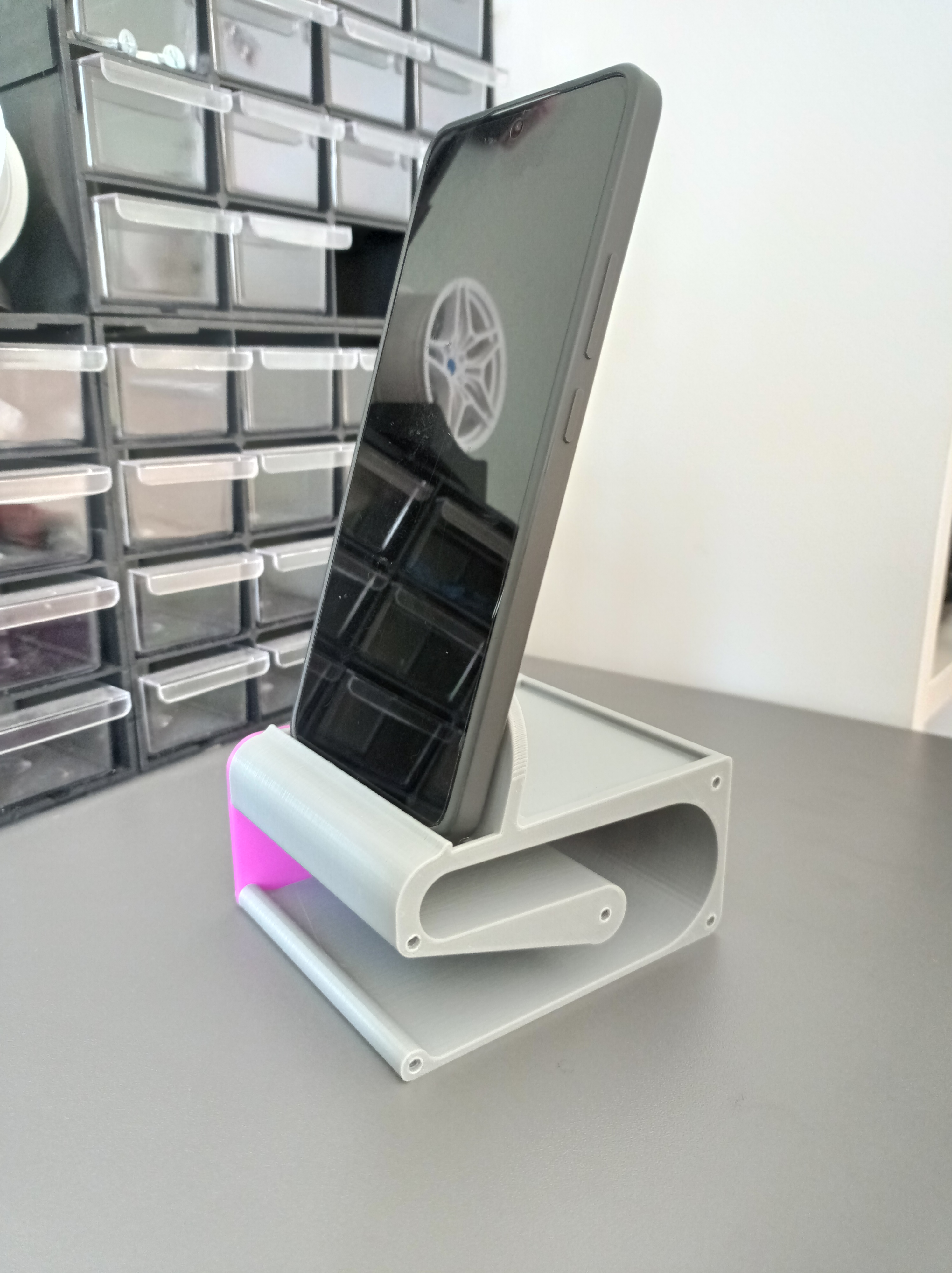 Phone stand amplifier — thumbnail 3
