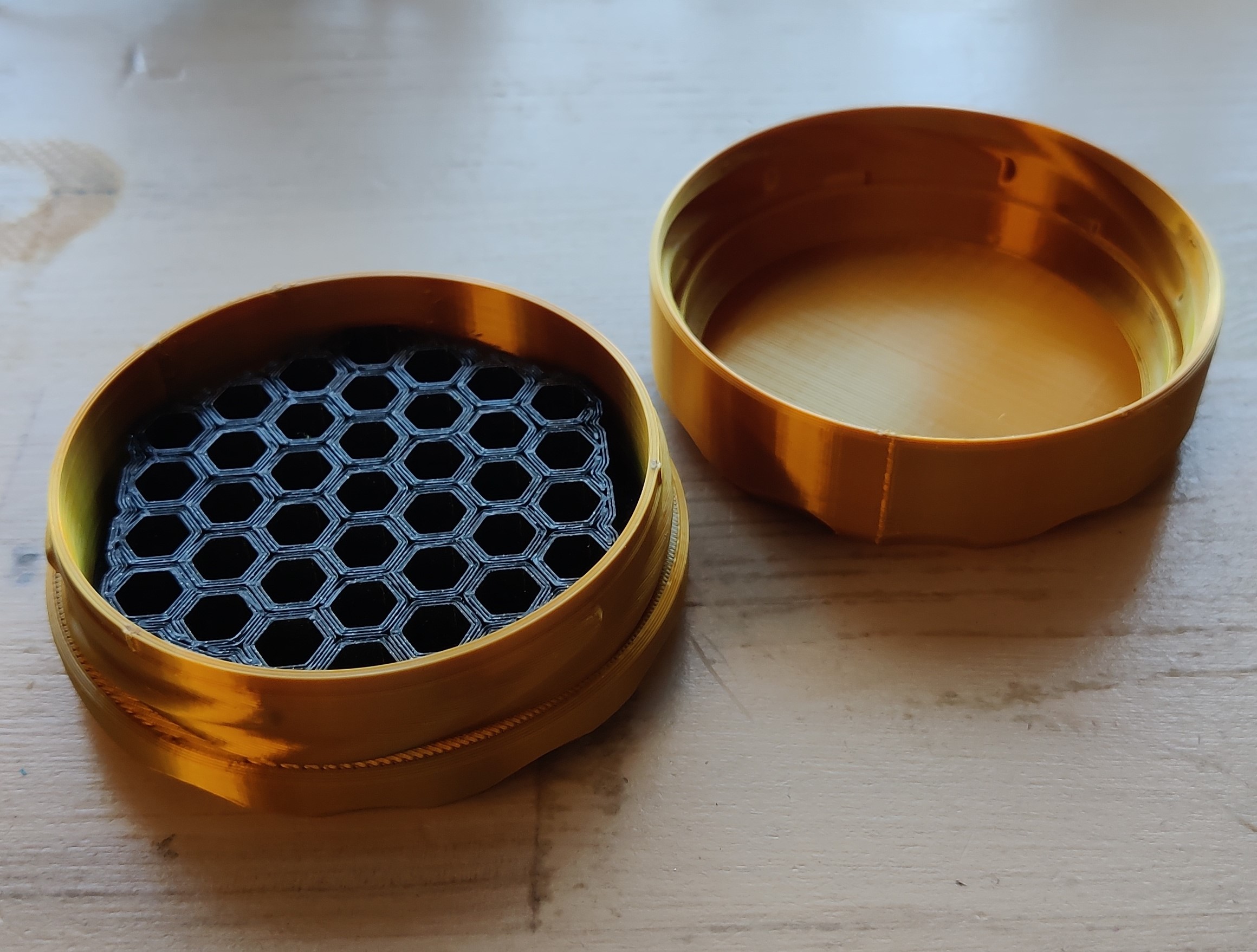 Drillbit screw case holding 37 bits