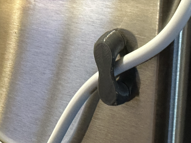 Magnetic cable guide for 8x3mm disc magnets