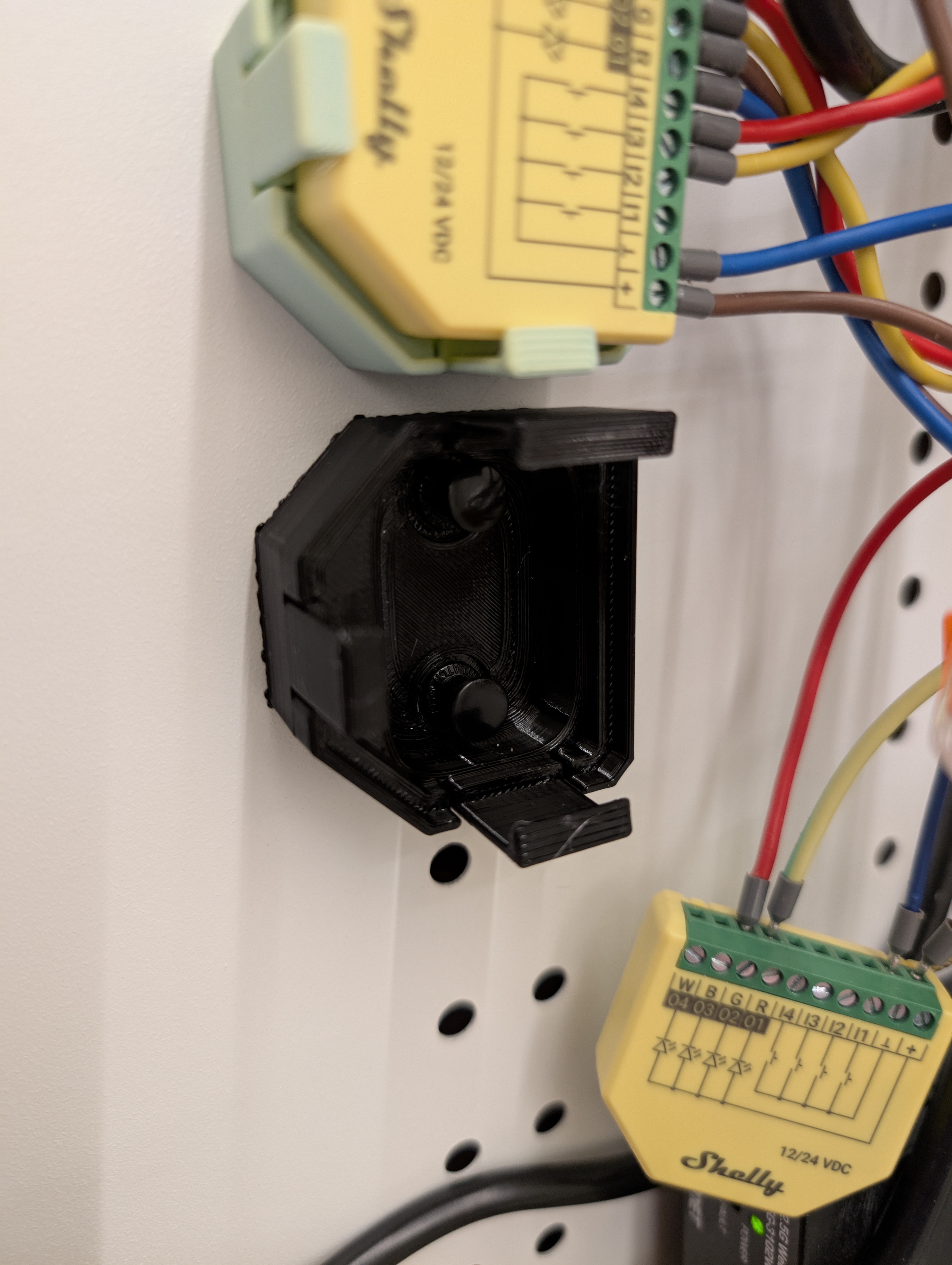 Shelly Plus to Leviton Media Center