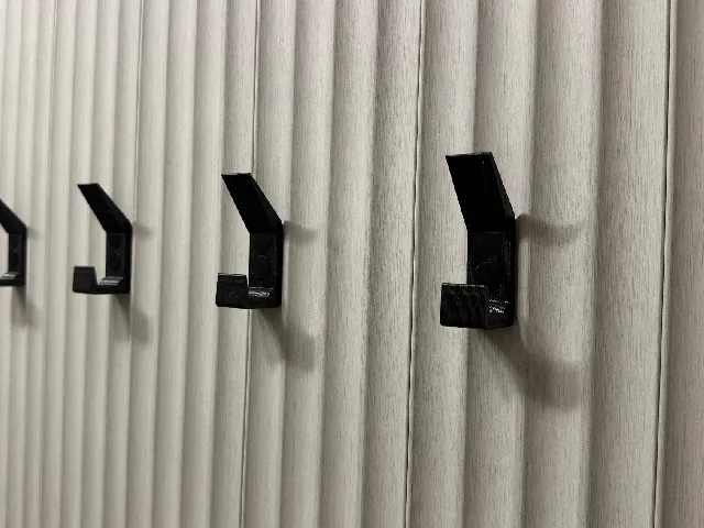 nástenný vešak na lamely - wall hanger