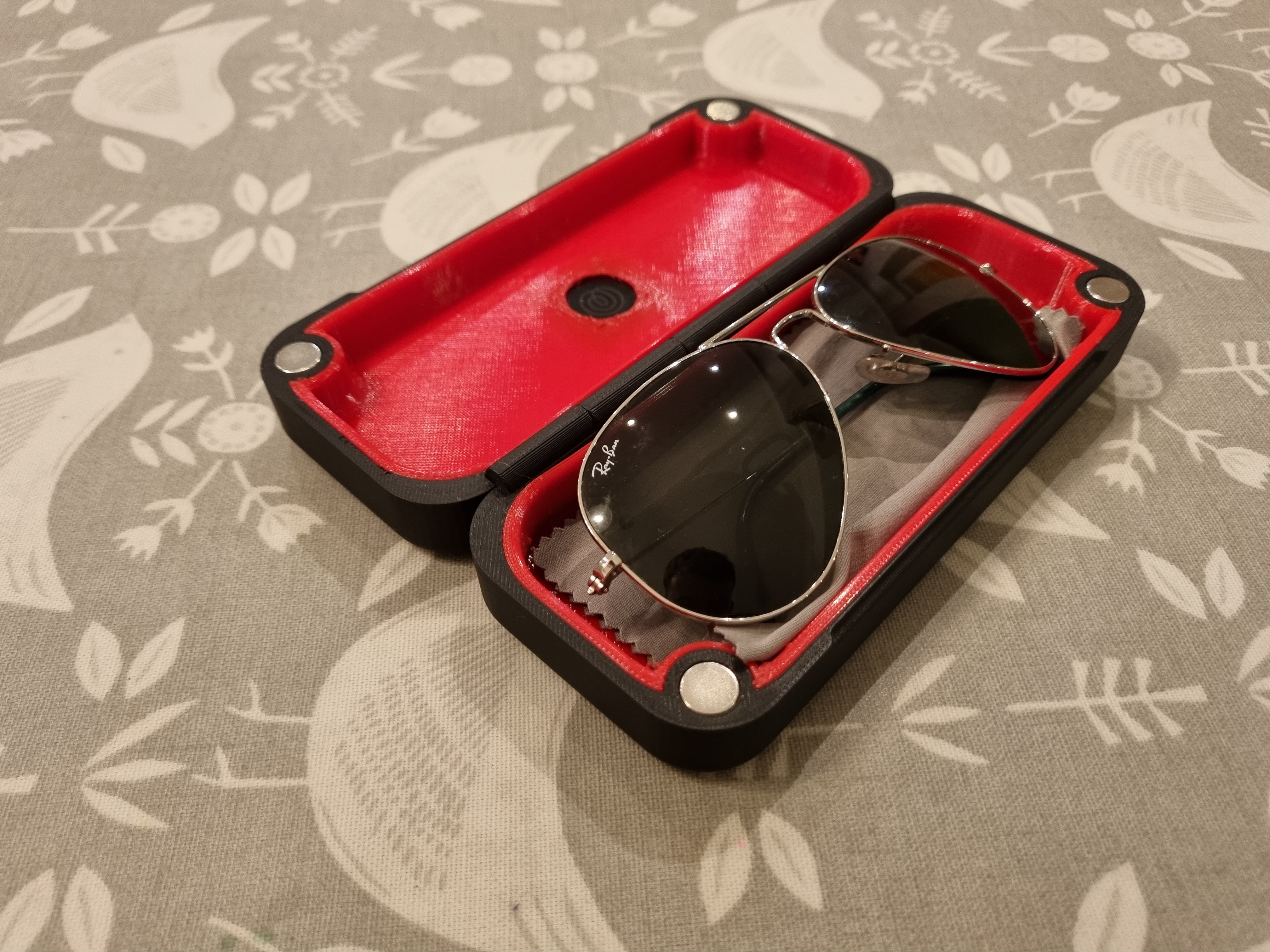 Trackable Glasses Case — miniatura 2