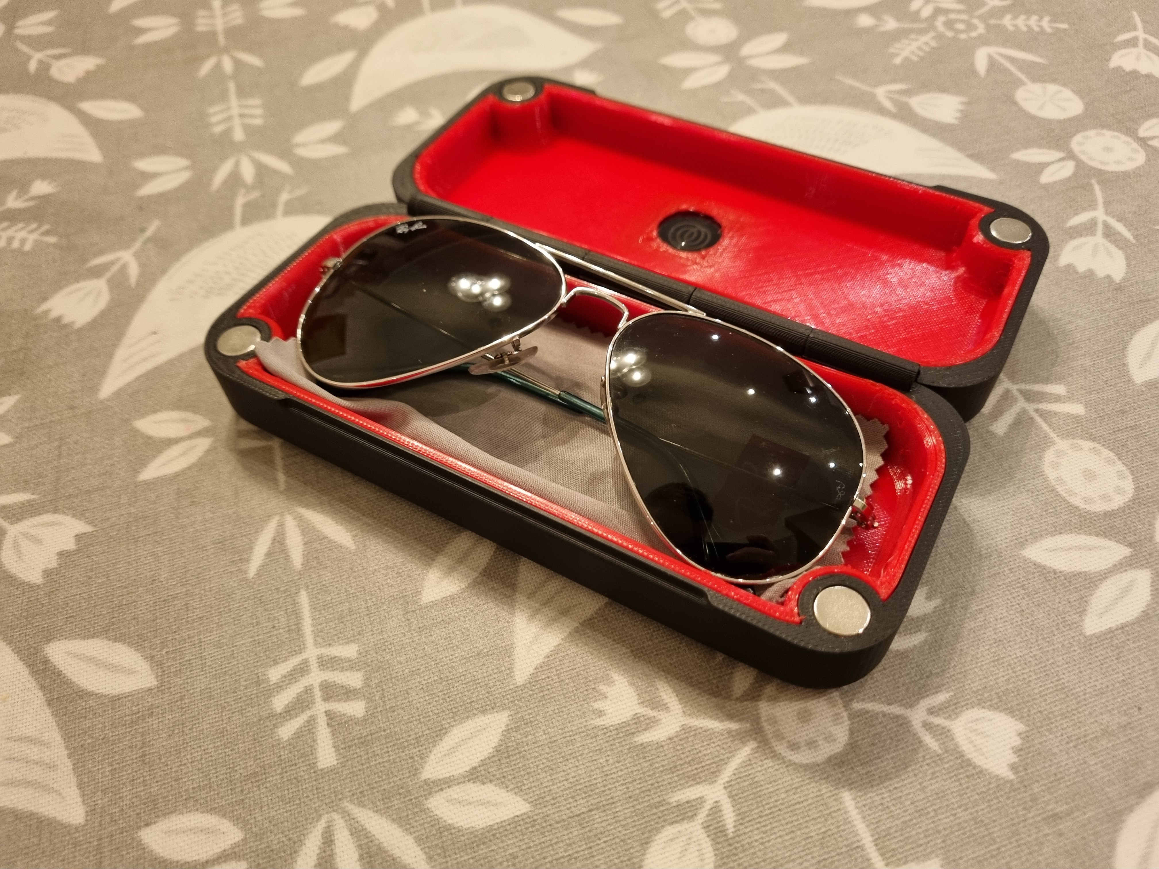 Trackable Glasses Case — miniatura 4