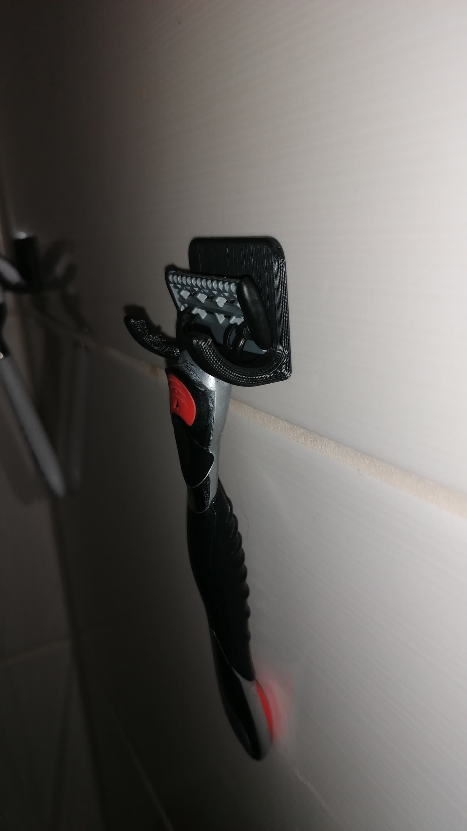 Screwless Wall Mount Shaver — thumbnail 2
