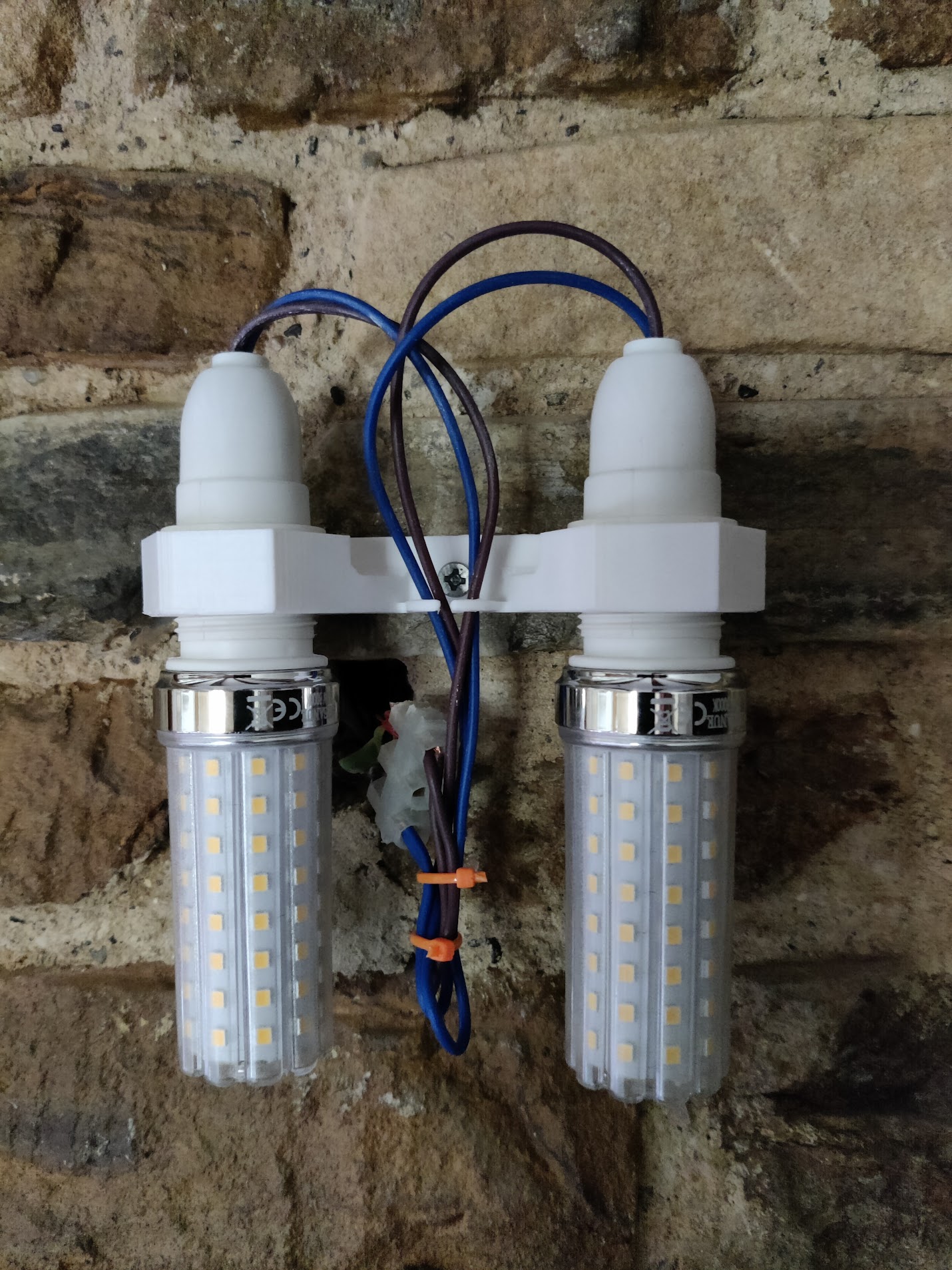 Double wall lamp fixture