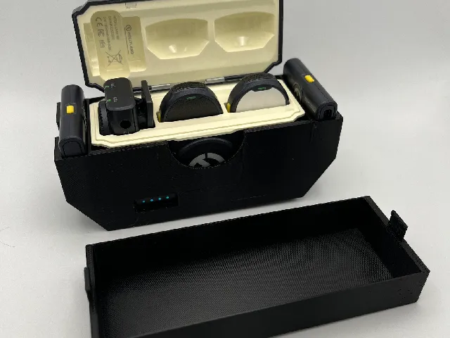 Hollyland Lark M2 Combo Case with latching top