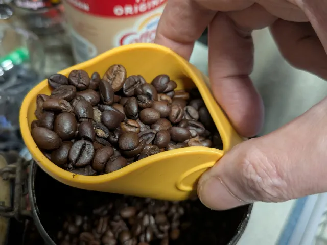 Handle-less Coffee Bean Scoop