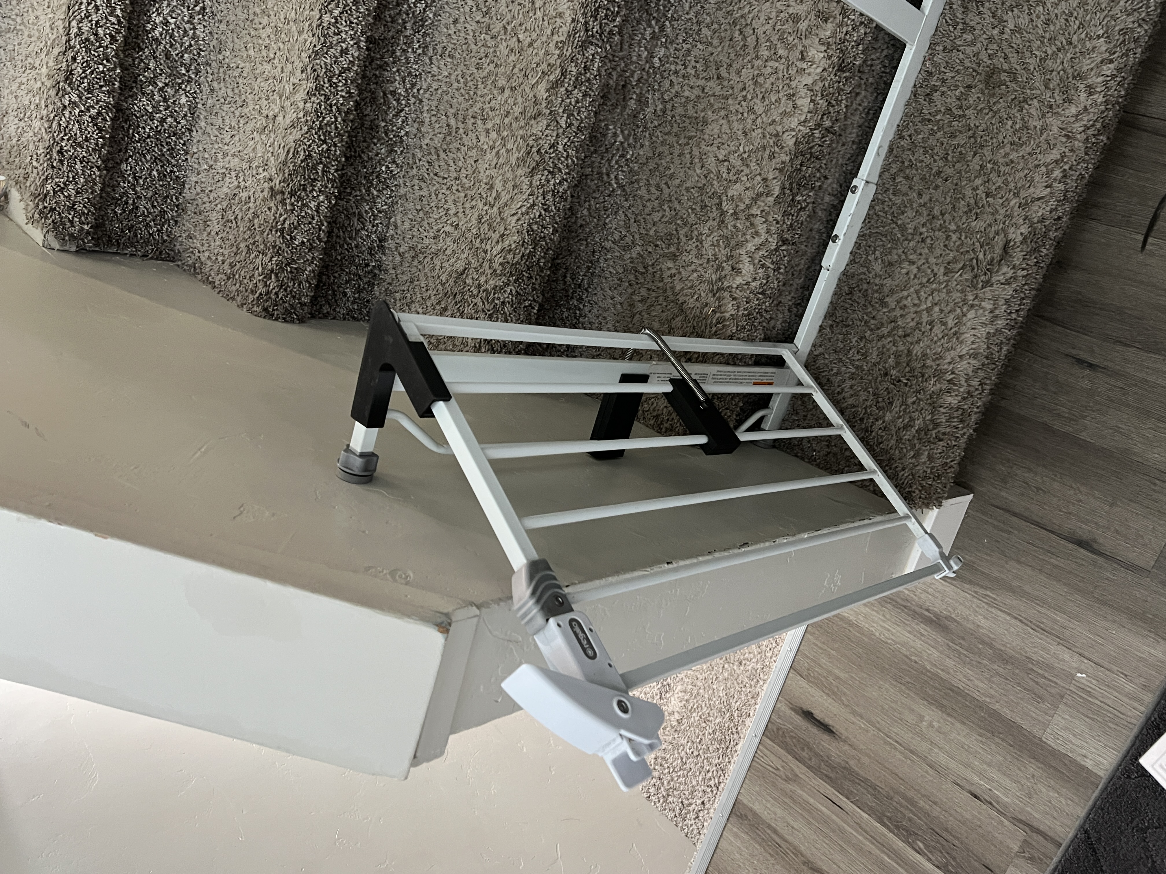 Regalo Easy Step Baby Gate Hold Open