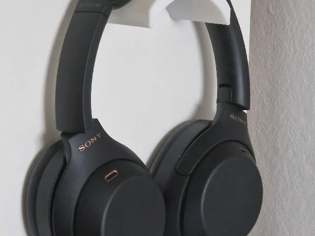 Simple Headphones Wallmount