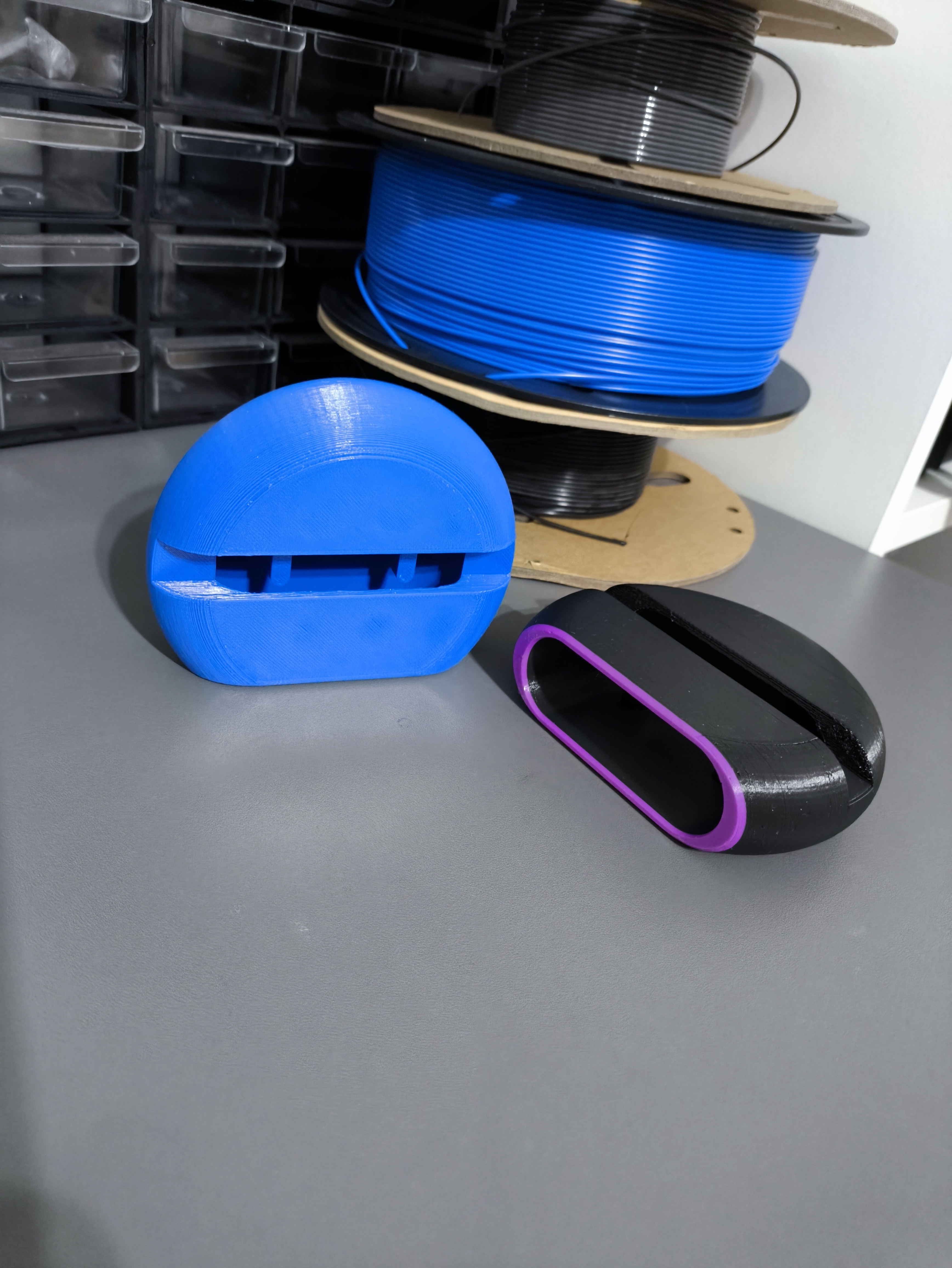Phone stand amplifier