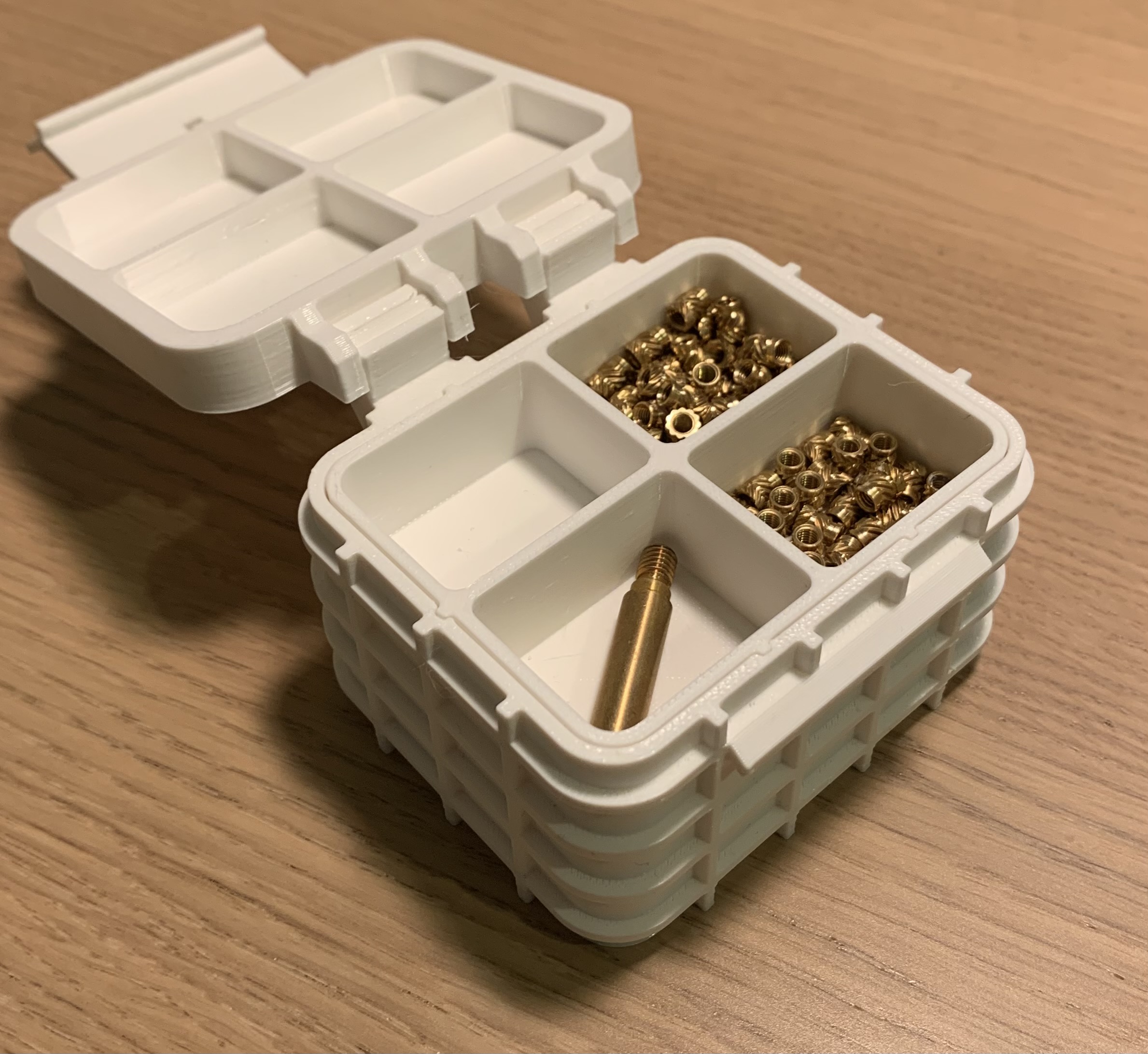Miniatura 3 do modelo 3D Small Box with Compartments