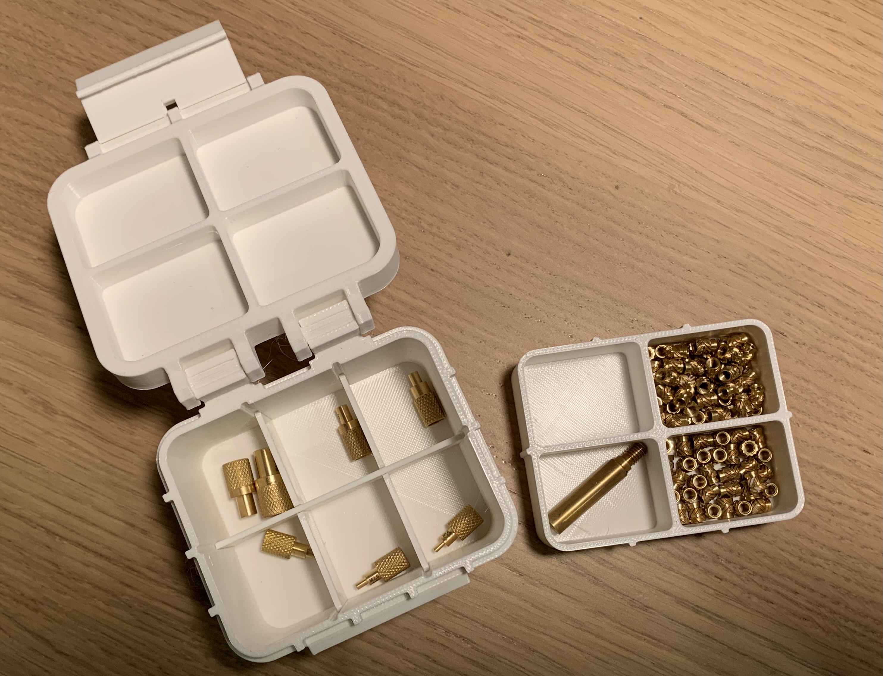 Miniatura 2 do modelo 3D Small Box with Compartments