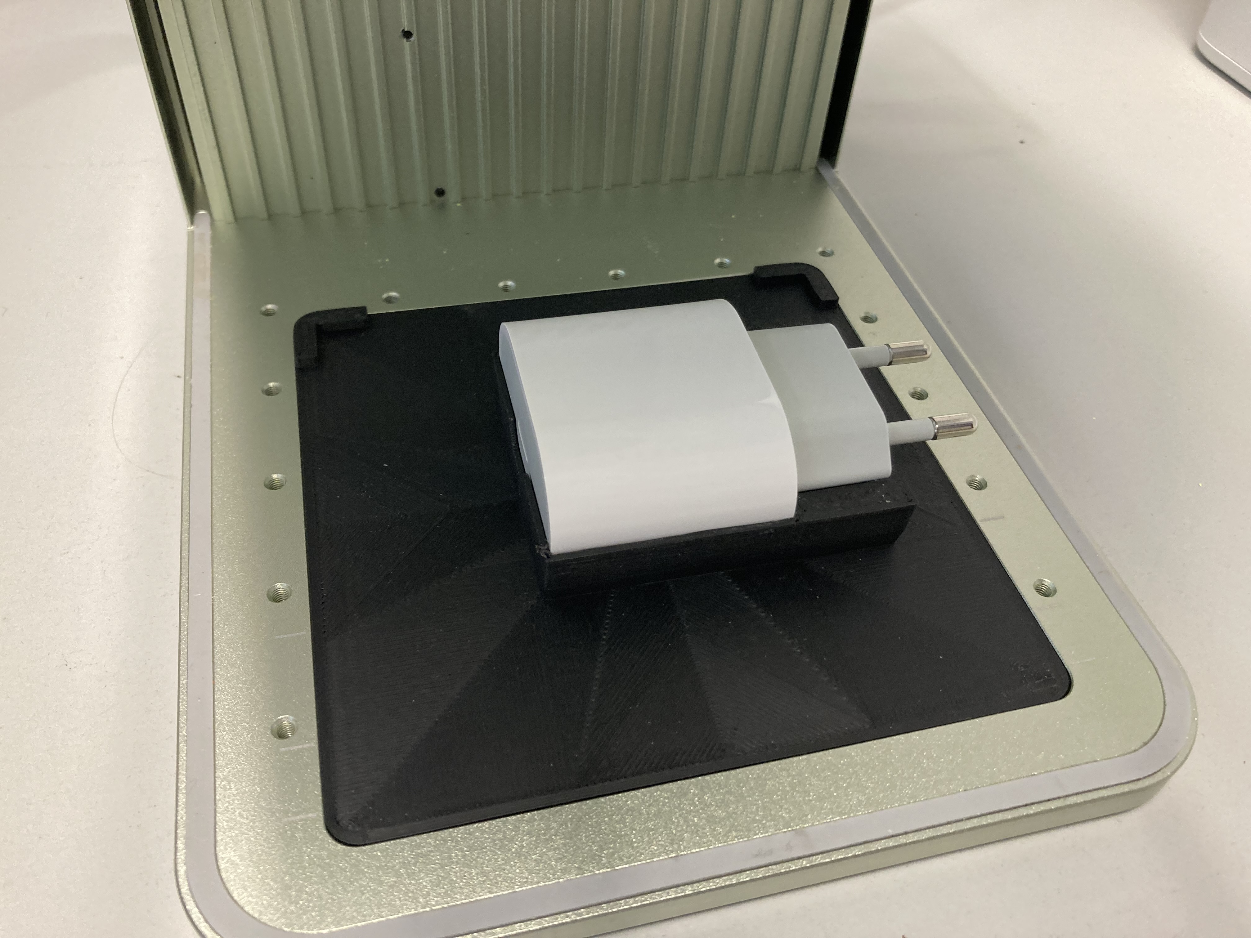 xTool F1 - EU-Apple charging plug jig (Baseplate)