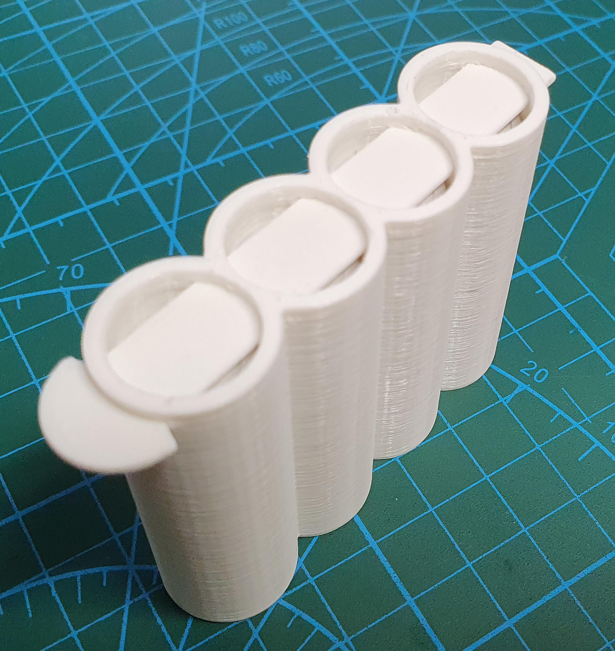 Transport Container for 4 AA Batteries
