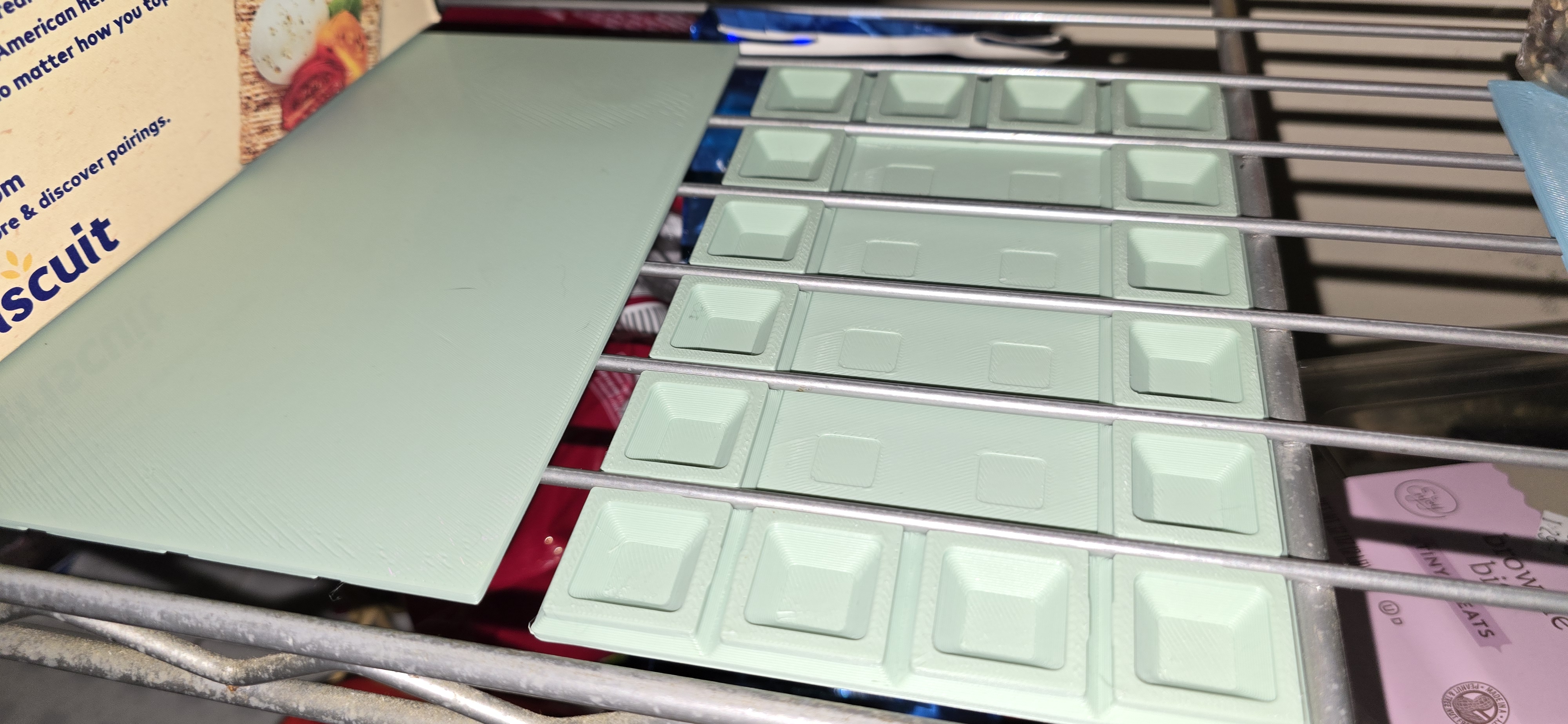 Stay Put - Clip-on Surfaces and Bins for 3cm Wire Shelves