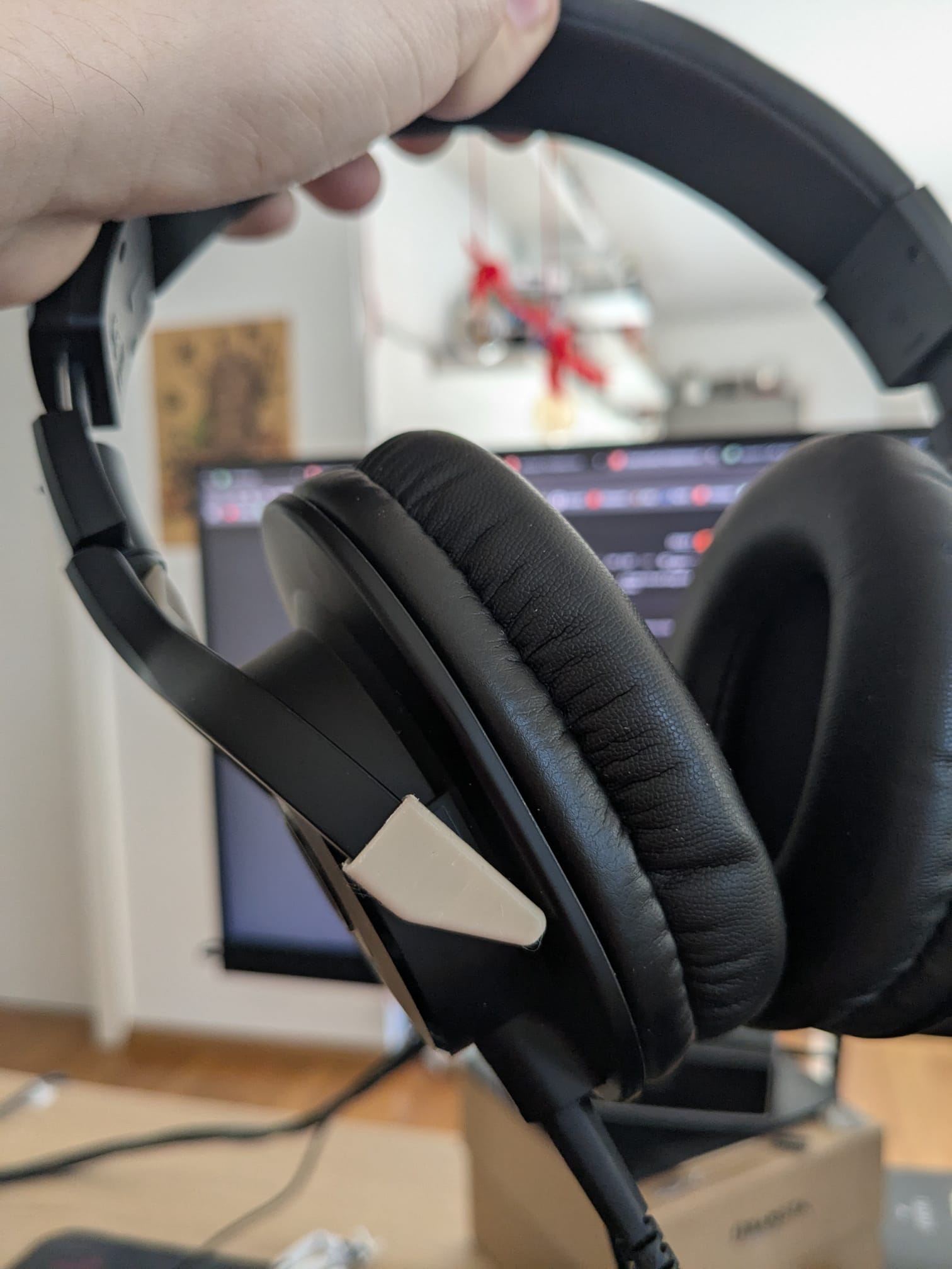 Audio Technica ATH-M40x - earcup hinge range limiter — thumbnail 3