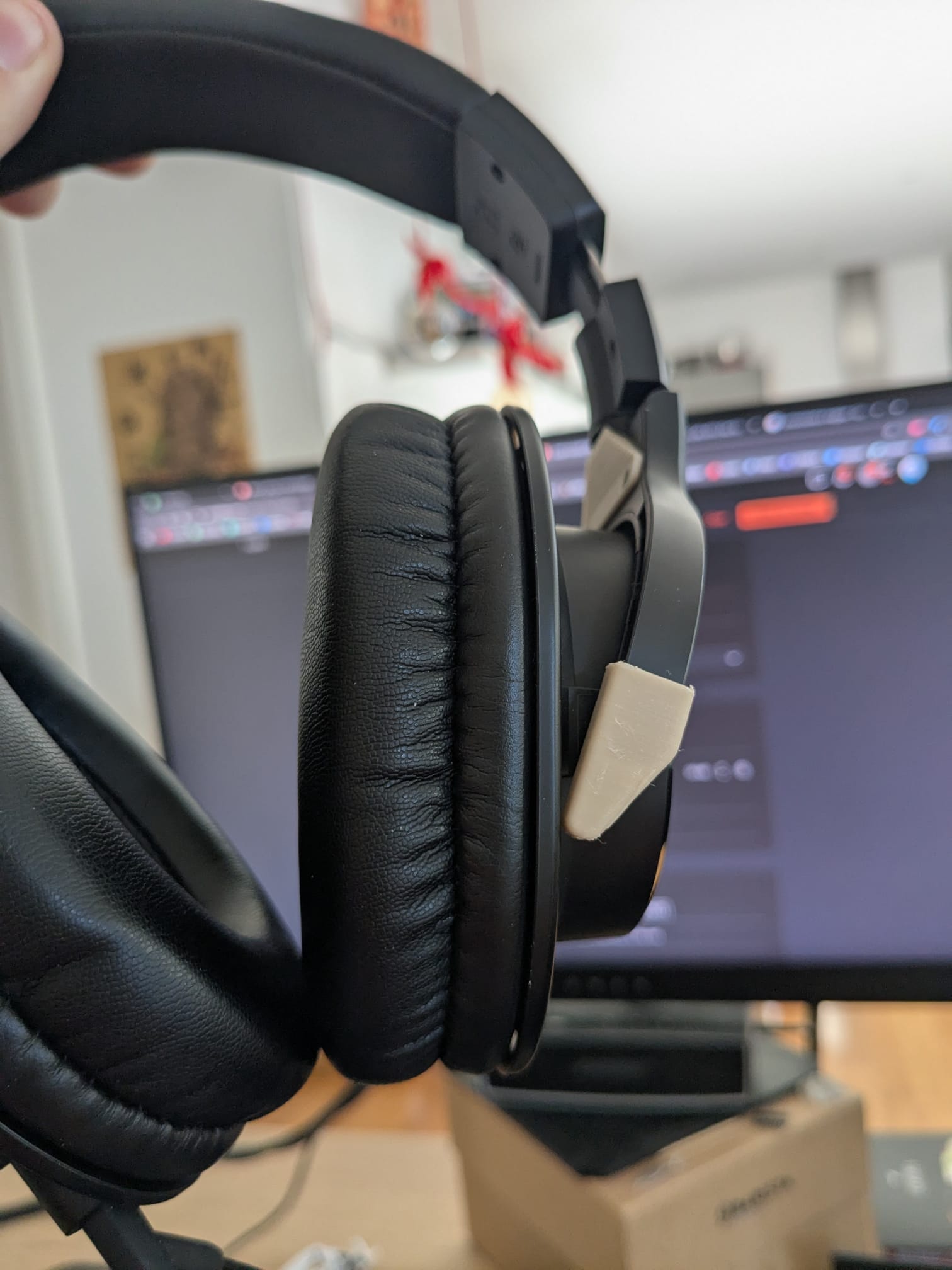 Audio Technica ATH-M40x - earcup hinge range limiter — thumbnail 2