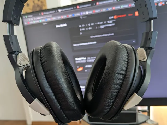 Audio Technica ATH-M40x - earcup hinge range limiter
