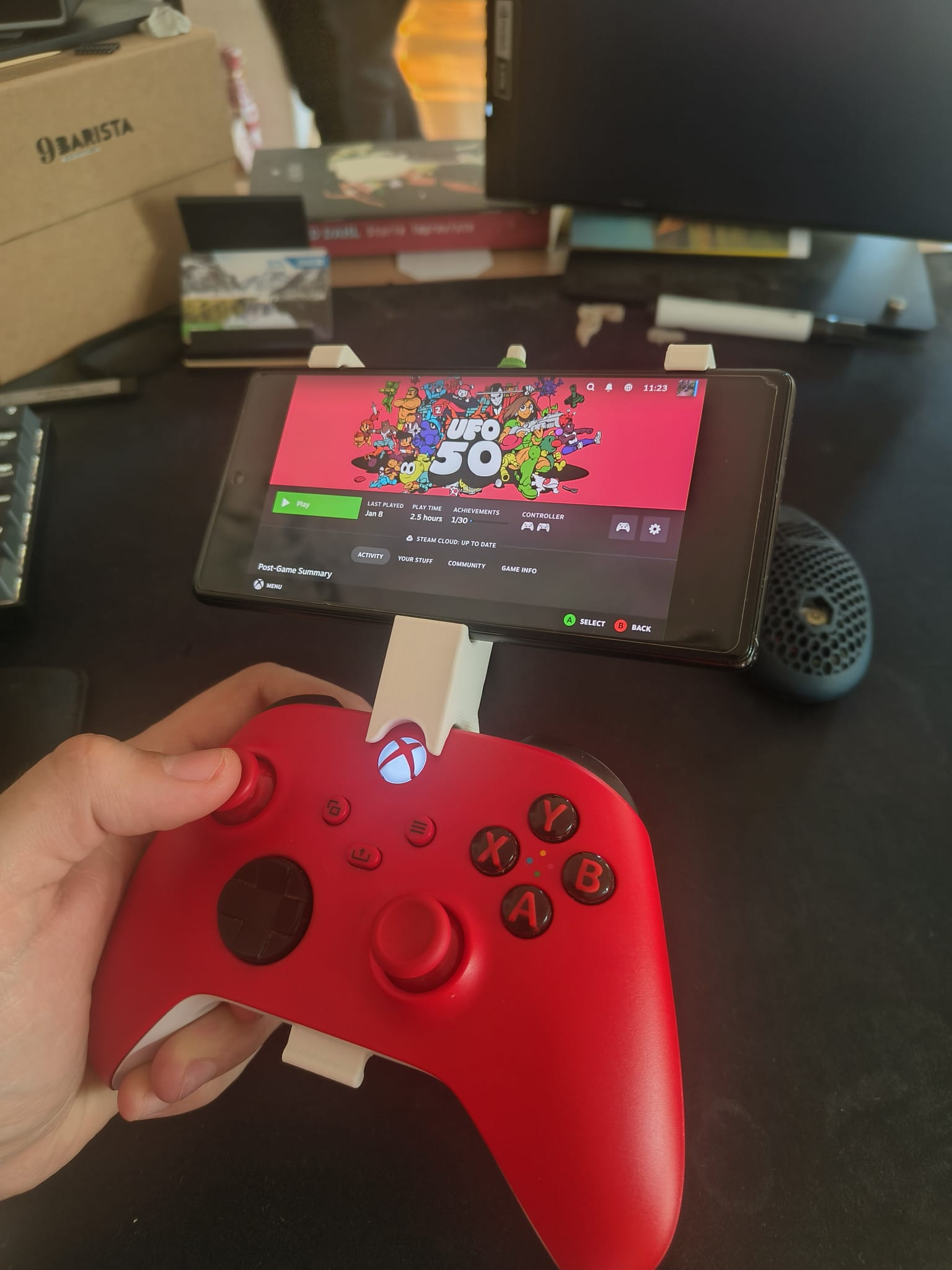 Miniatura 2 do modelo 3D Xbox Controller Phone Holder