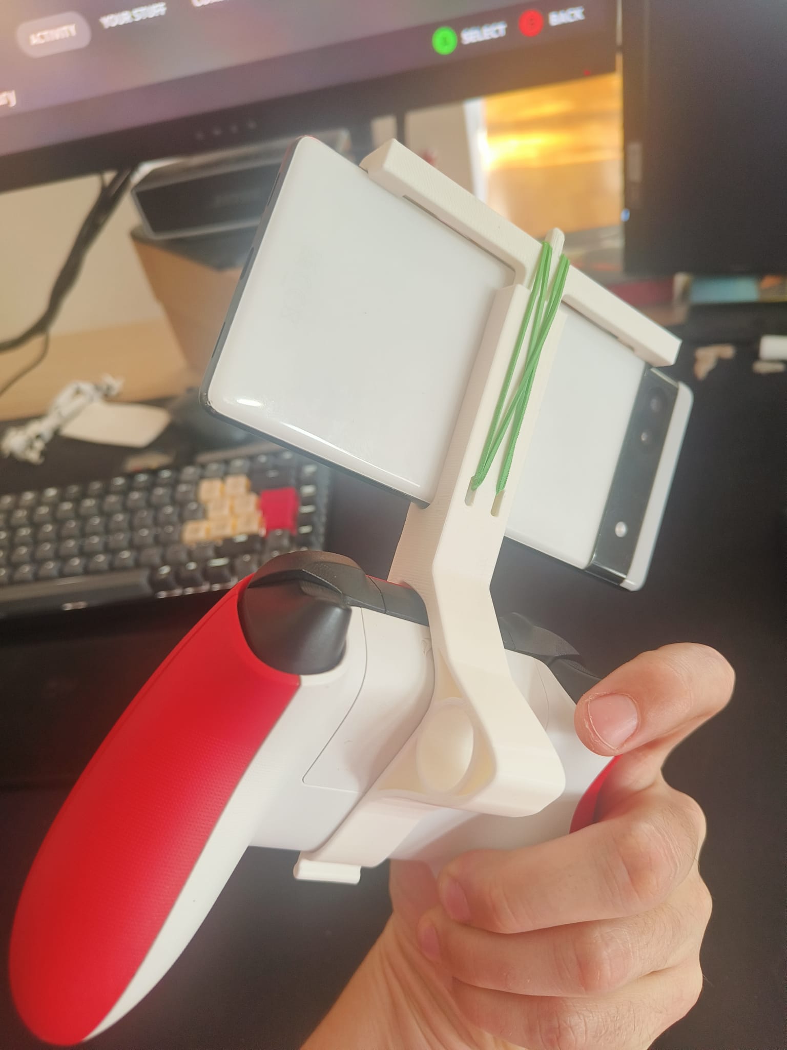 Miniatura 5 do modelo 3D Xbox Controller Phone Holder