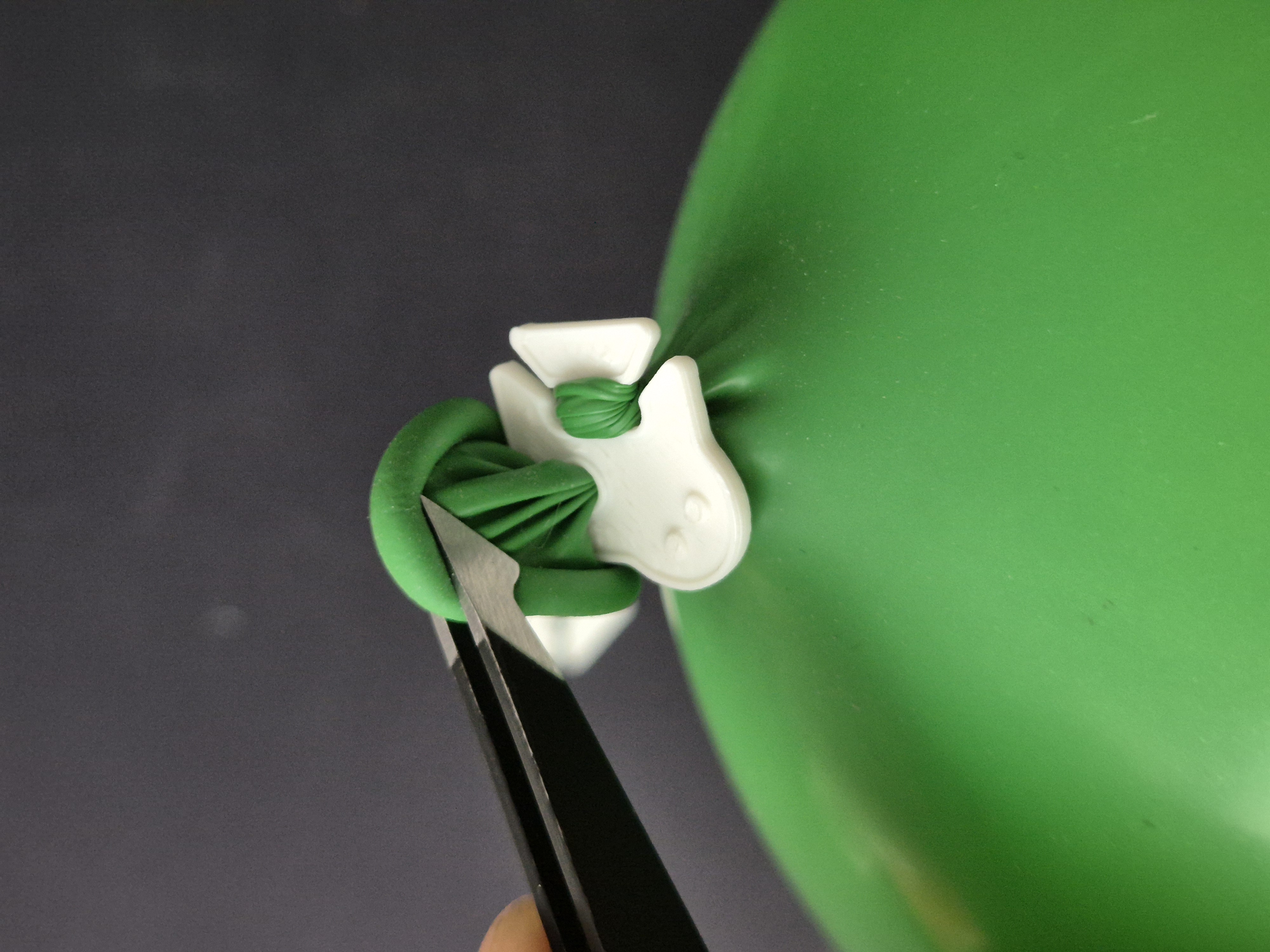 Miniatura 2 do modelo 3D Ghostly Balloon Clip
