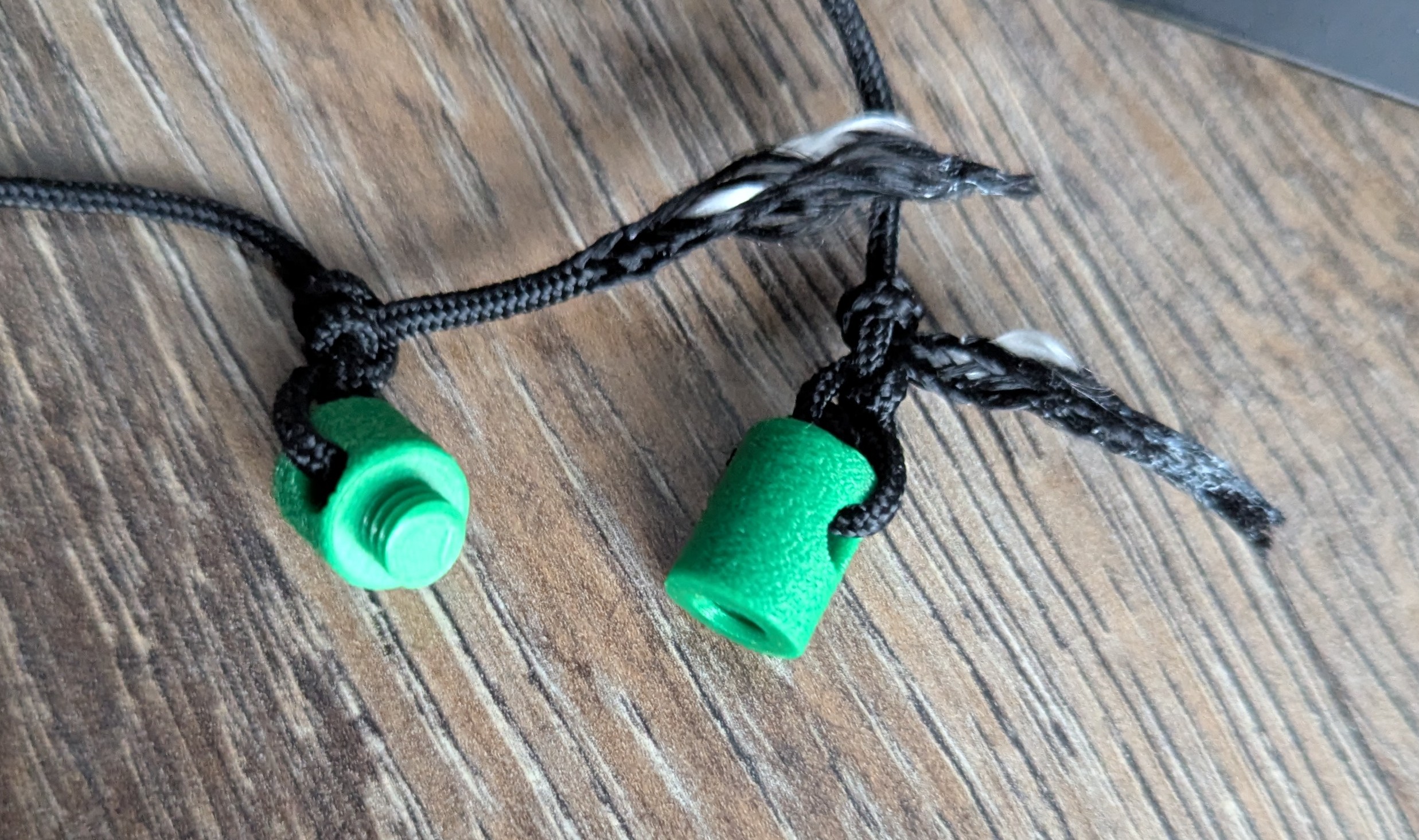 Miniatura 2 do modelo 3D Threaded string connector