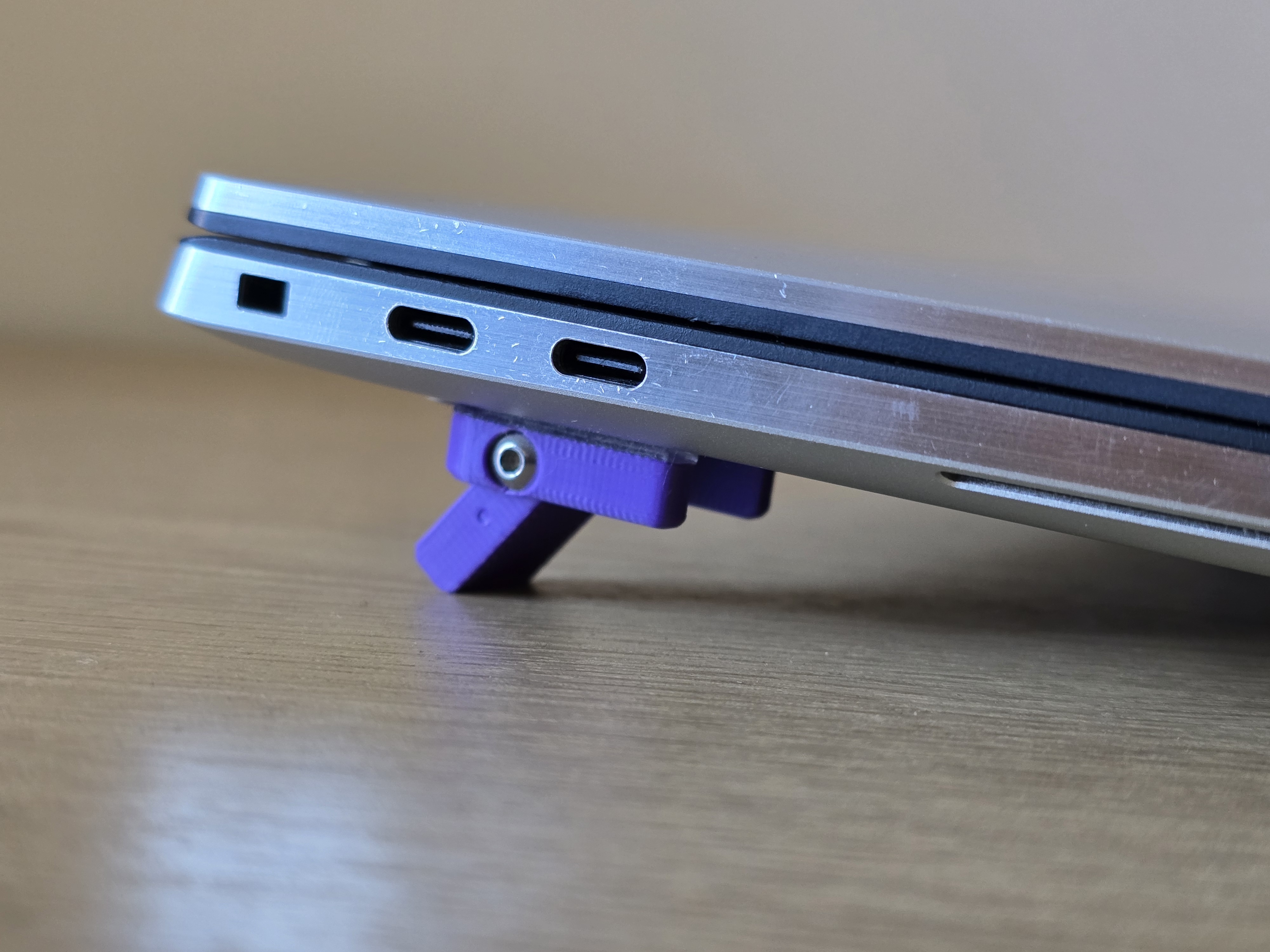 DELL XPS 15 9520 Deployable Feet