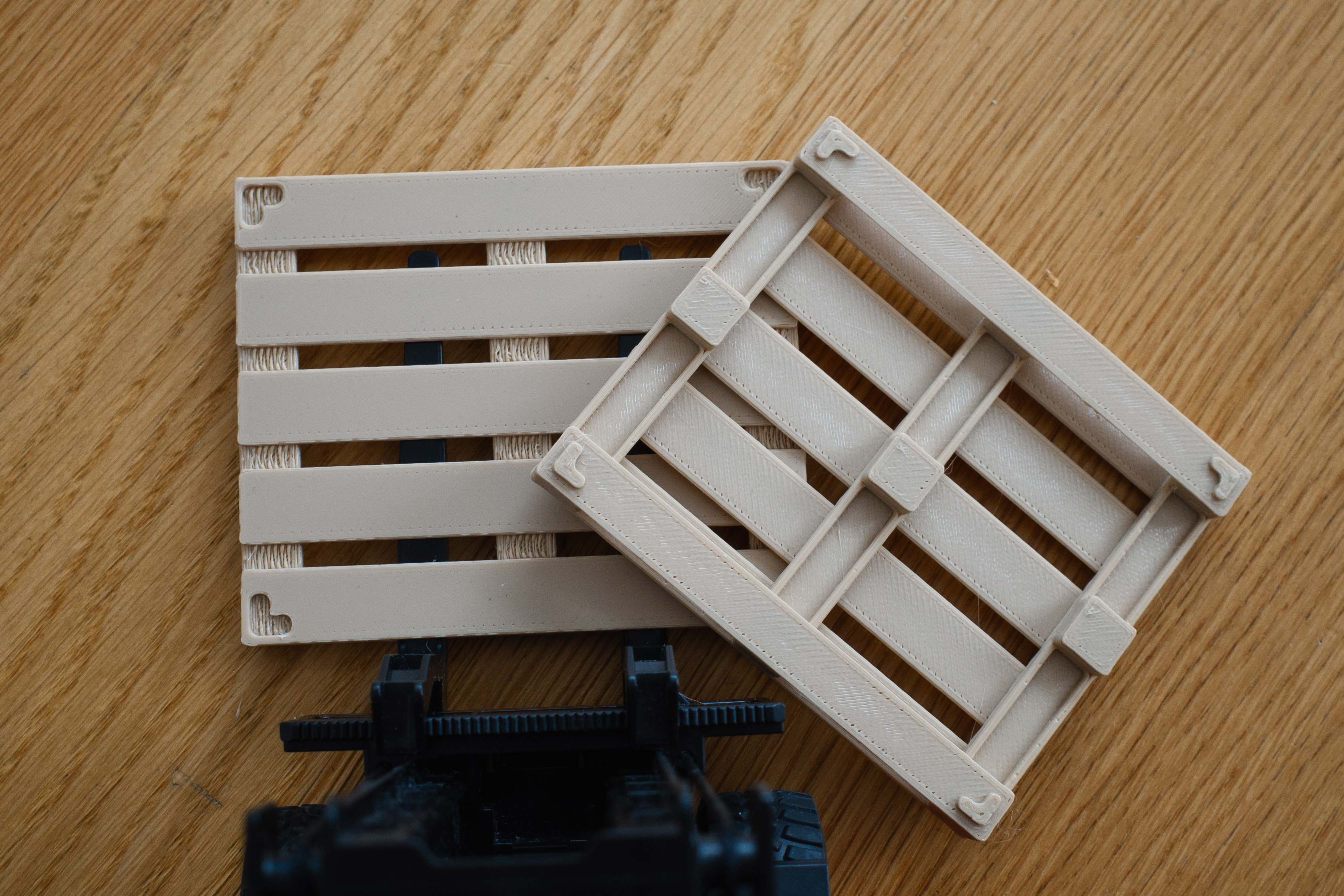 Stackable pallet for mini warehouse