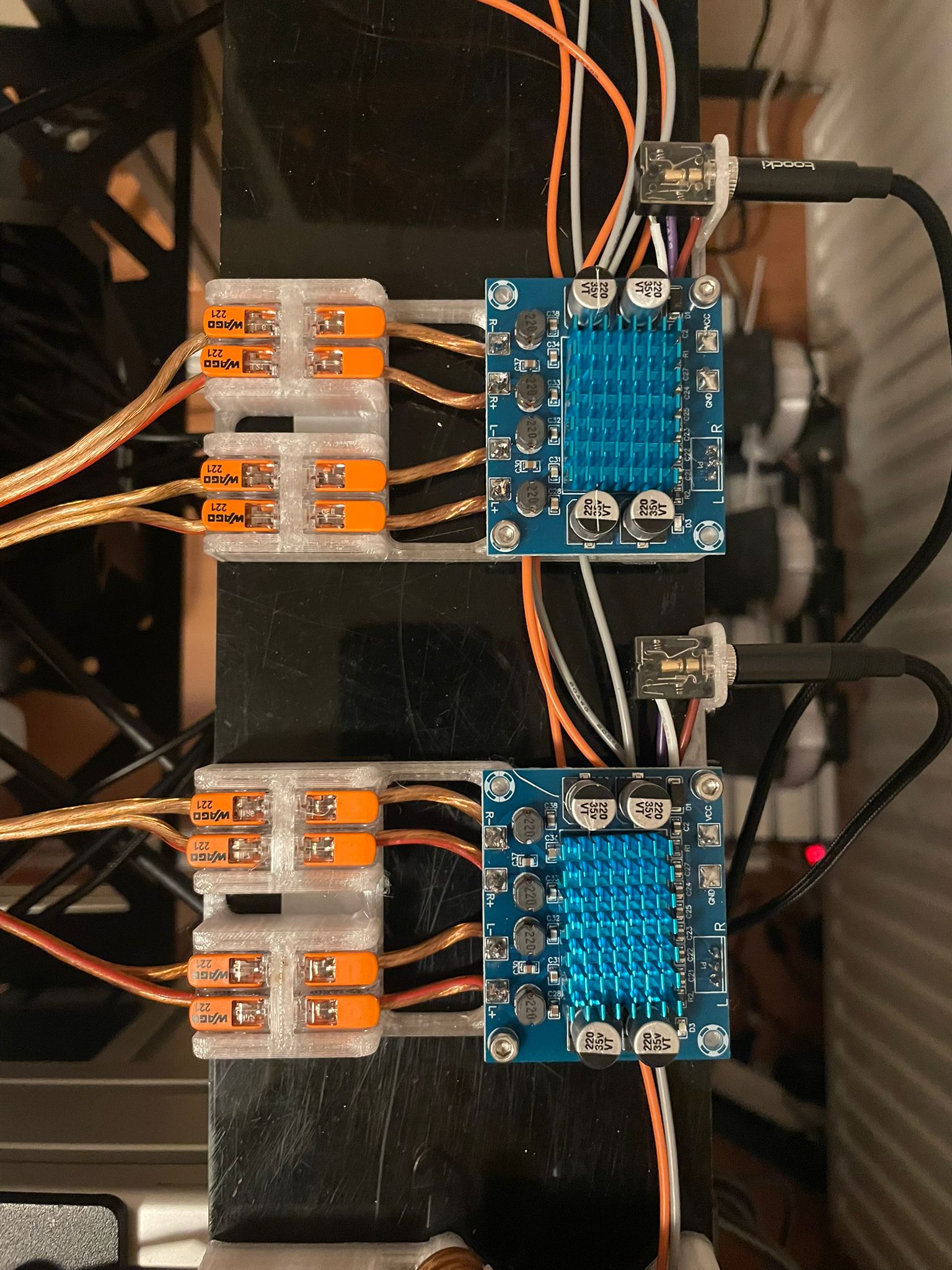 XH-A232 amplifier mount
