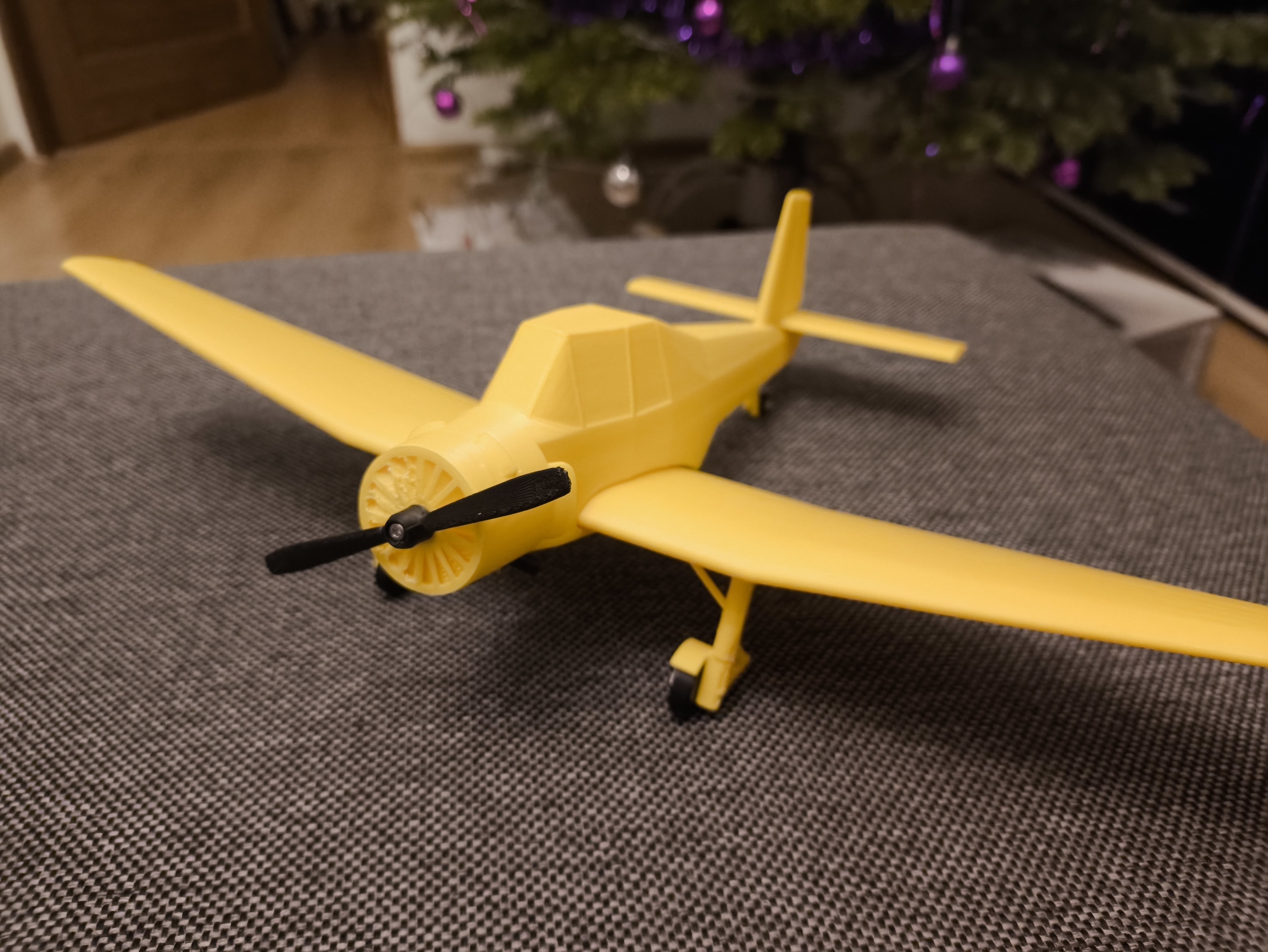 Letadlo cmelak / zlin z37 / dusty plane toy