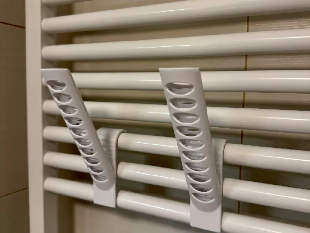 Shoe dryer (no supports needed)