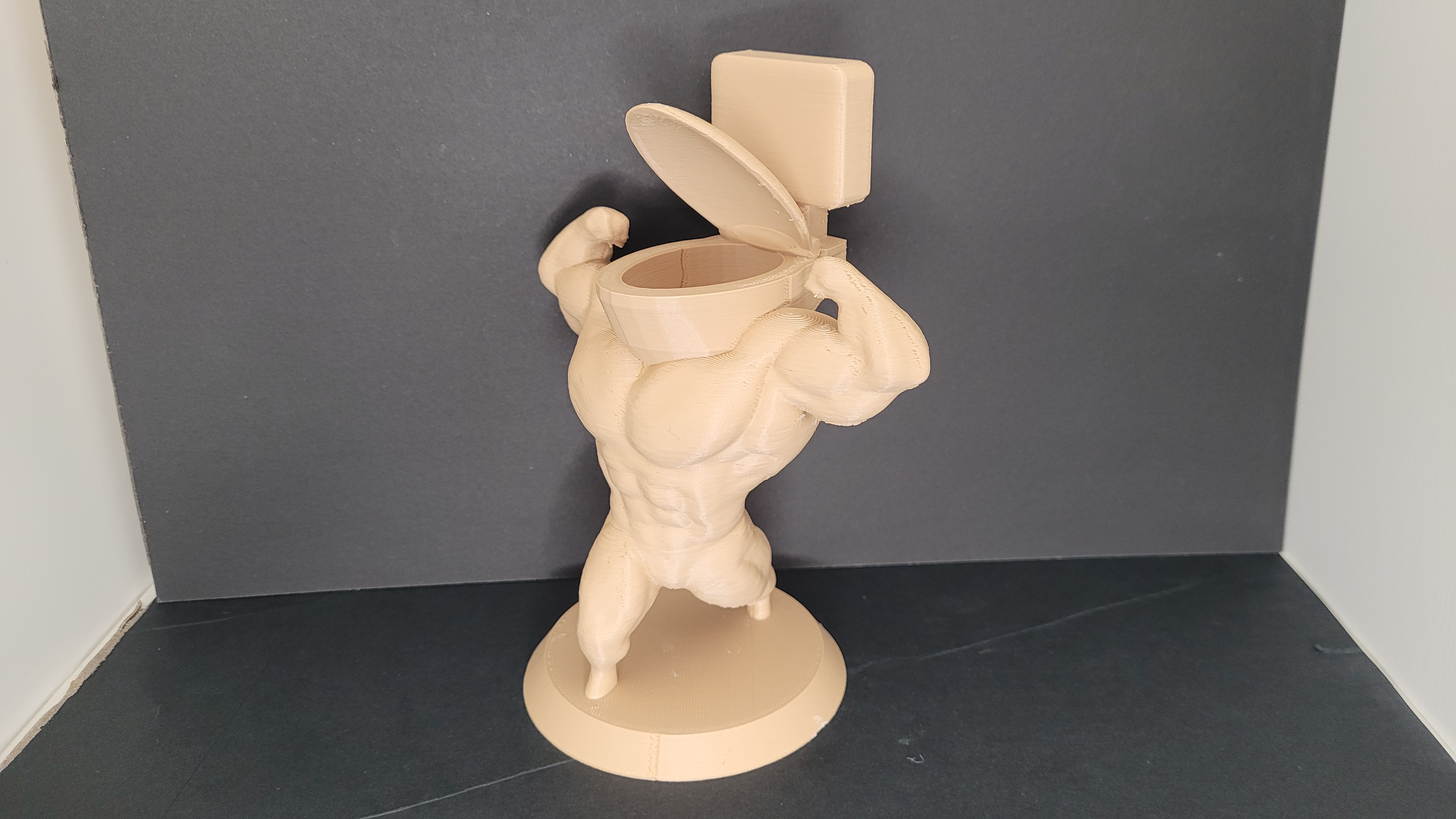 Mr. Klo'nchyversum/ Muskel Klonchy / muscle toilet