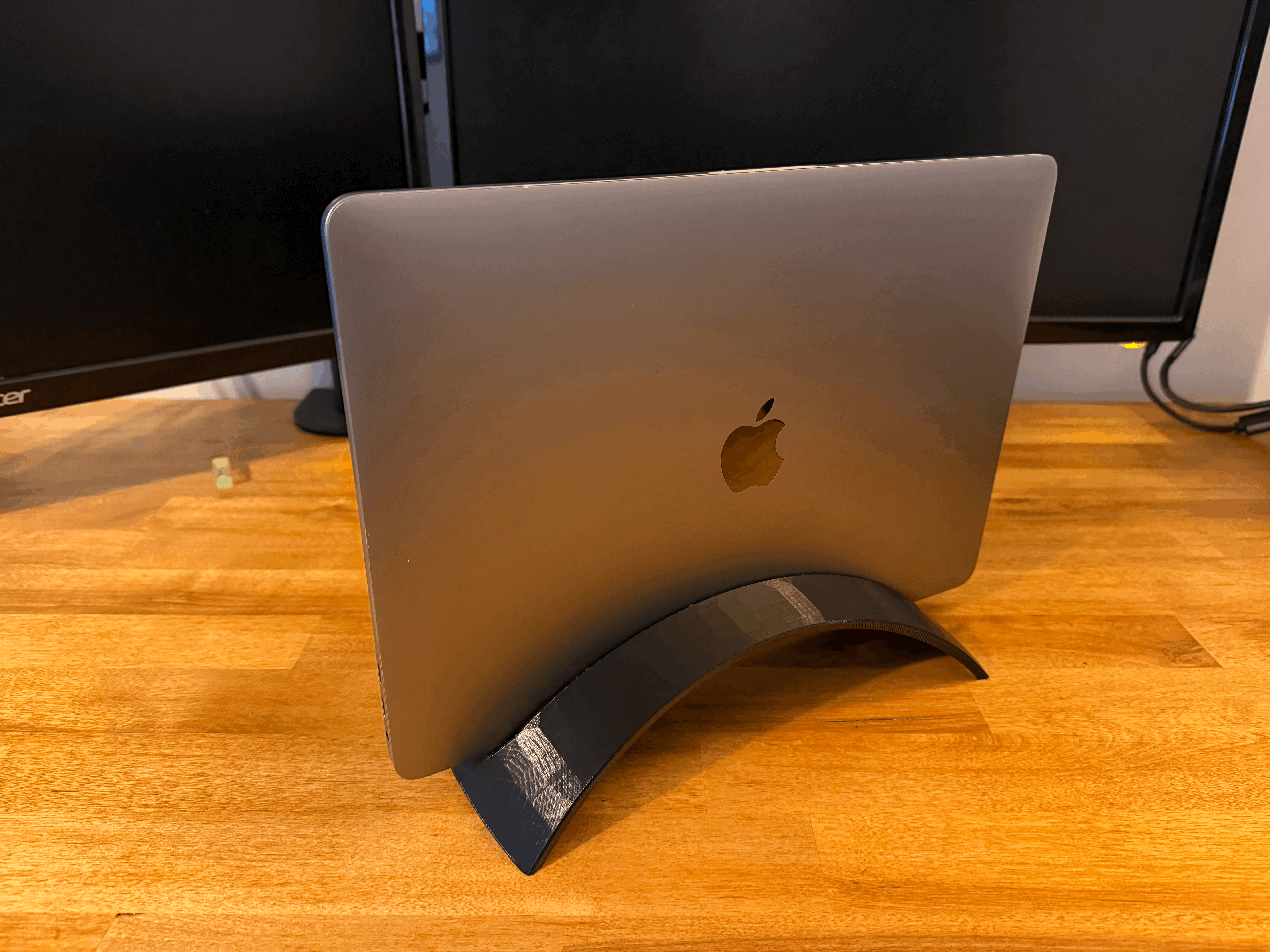 Arc Vertical Laptop Stand
