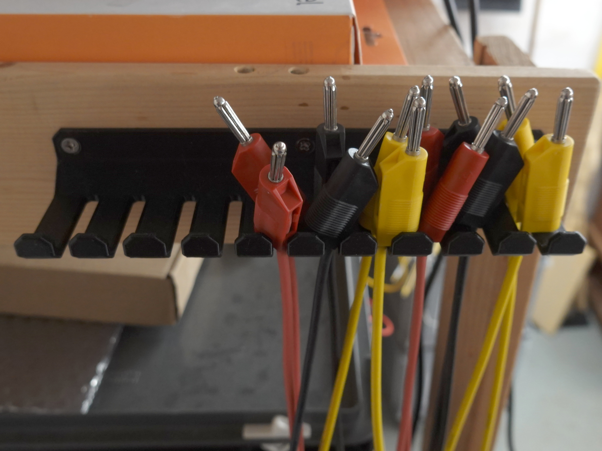 laboratory cable holder (rounded, size options)