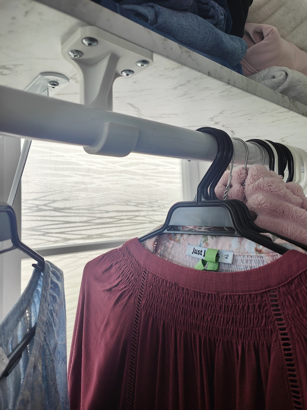 Clothes rack rod support
